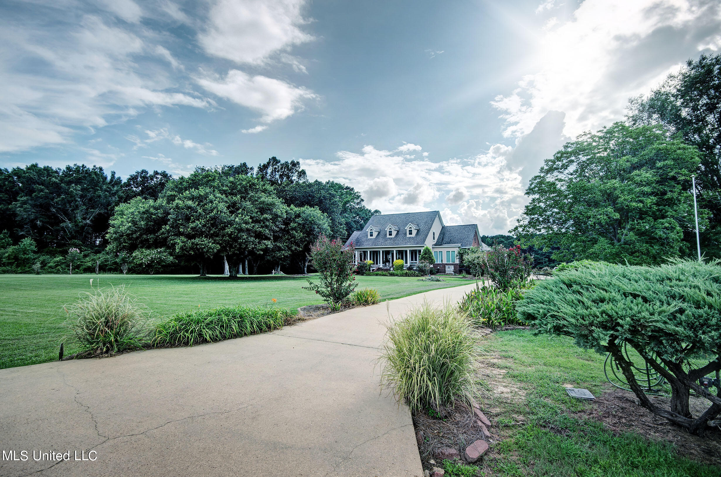 5174 Old Hillsboro Road, Forest, Mississippi image 1