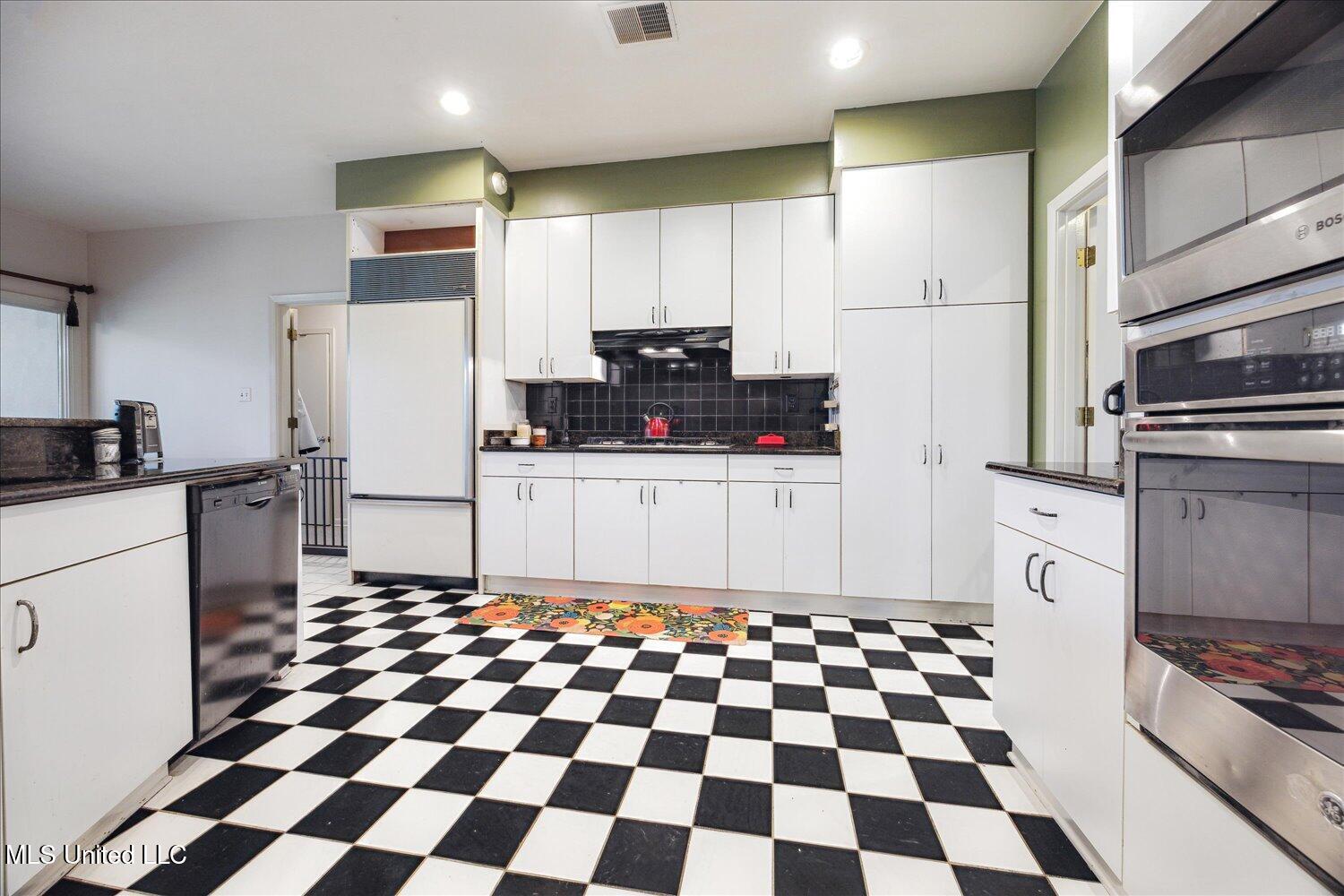 7925 Kirkwood Cove, Olive Branch, Mississippi image 11