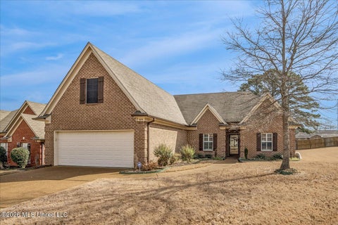 Homes For Sale - 3454 Carolyn Crossing<br/> Southaven, MS 38672