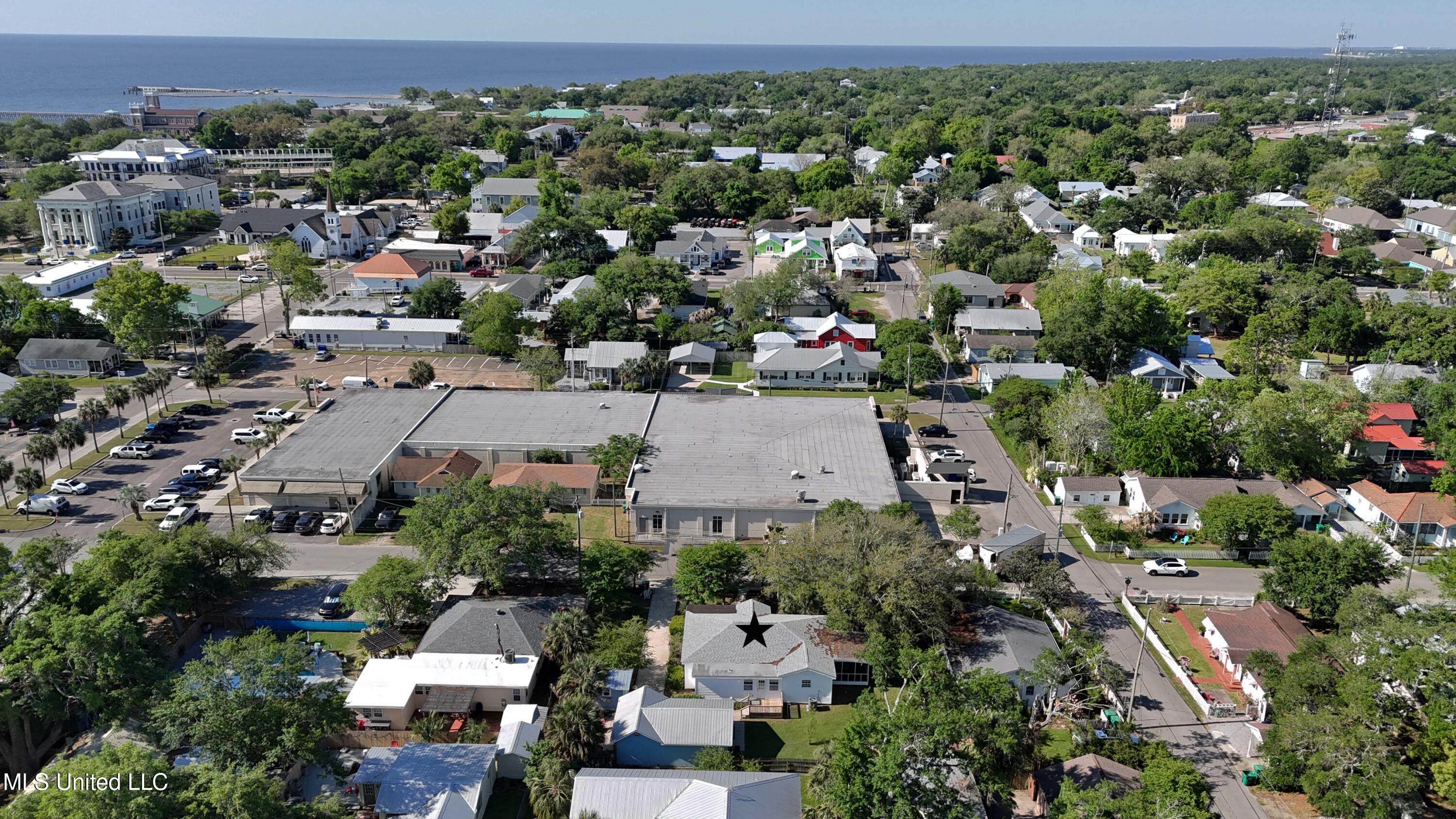 211 Demontluzin Avenue, Bay Saint Louis, Mississippi image 35