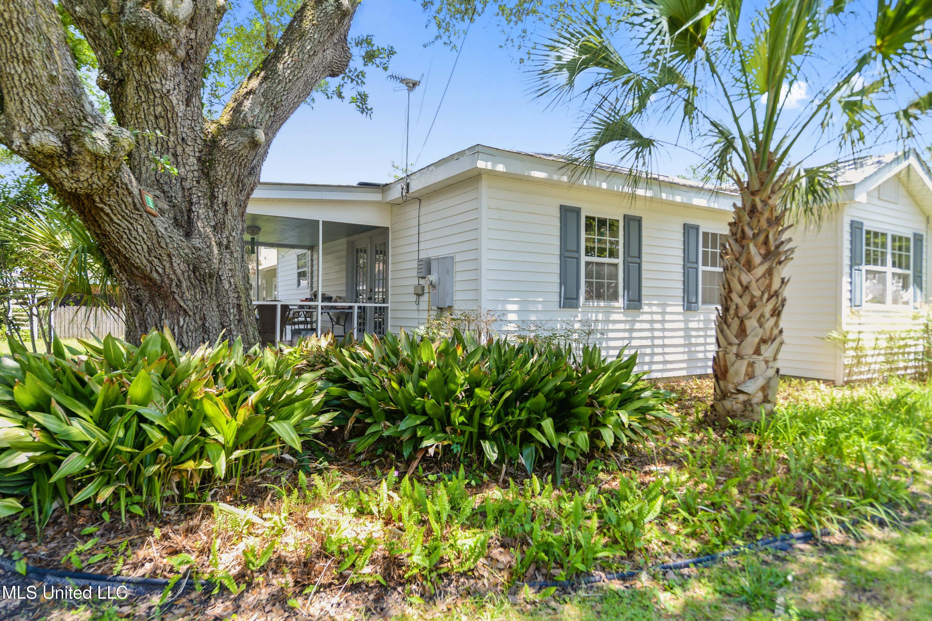 211 Demontluzin Avenue, Bay Saint Louis, Mississippi image 44