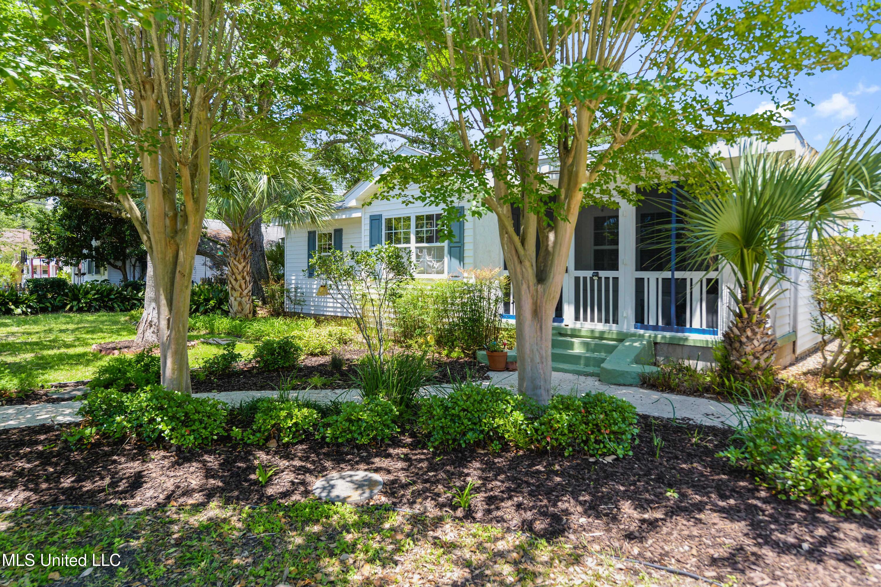 211 Demontluzin Avenue, Bay Saint Louis, Mississippi image 43