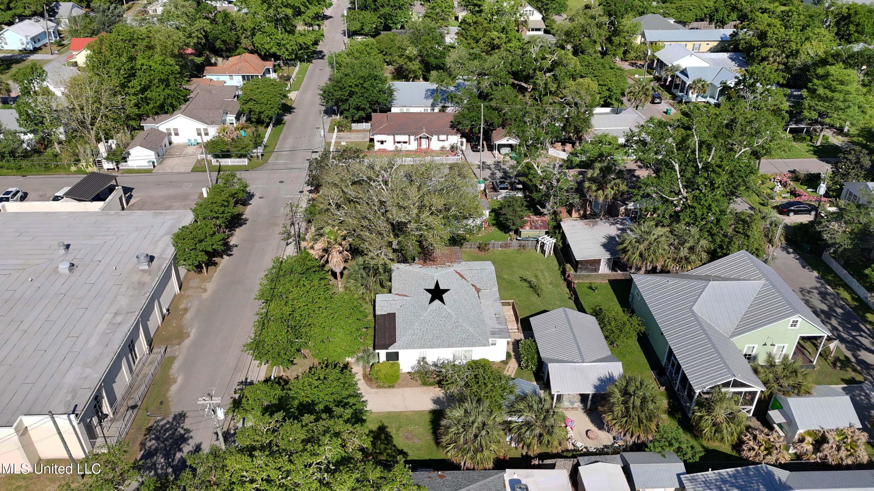 211 Demontluzin Avenue, Bay Saint Louis, Mississippi image 37