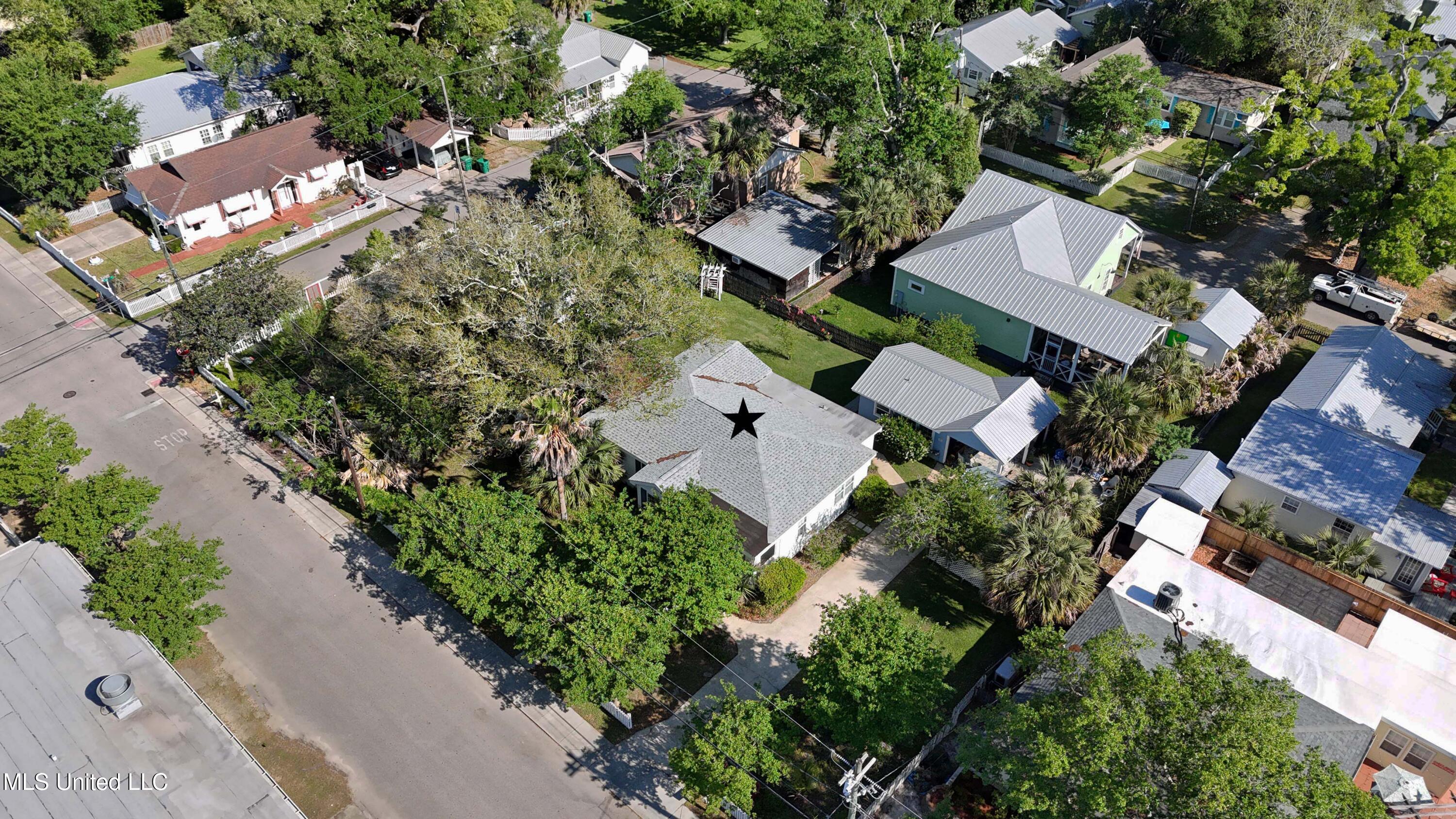 211 Demontluzin Avenue, Bay Saint Louis, Mississippi image 38