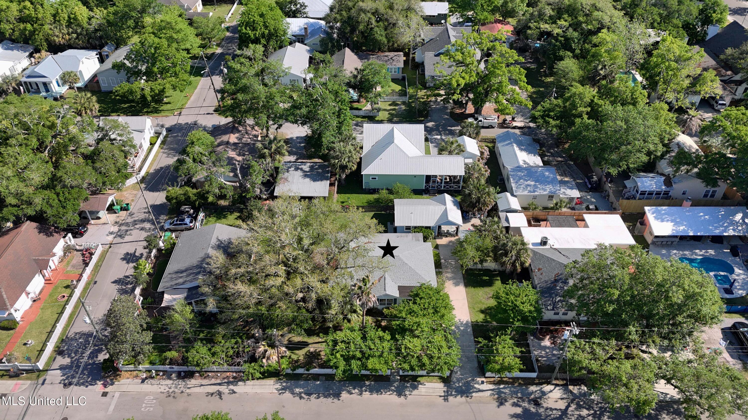 211 Demontluzin Avenue, Bay Saint Louis, Mississippi image 31