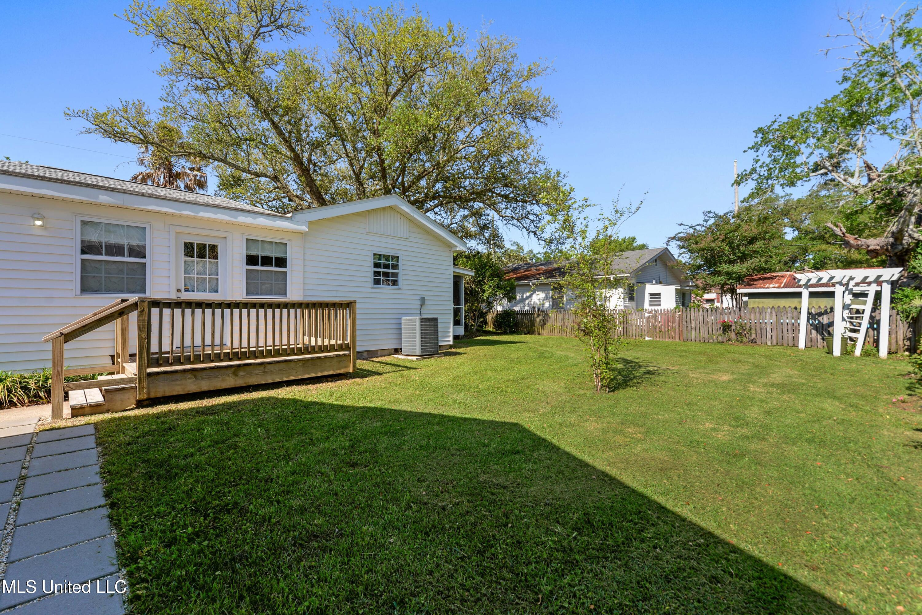 211 Demontluzin Avenue, Bay Saint Louis, Mississippi image 22