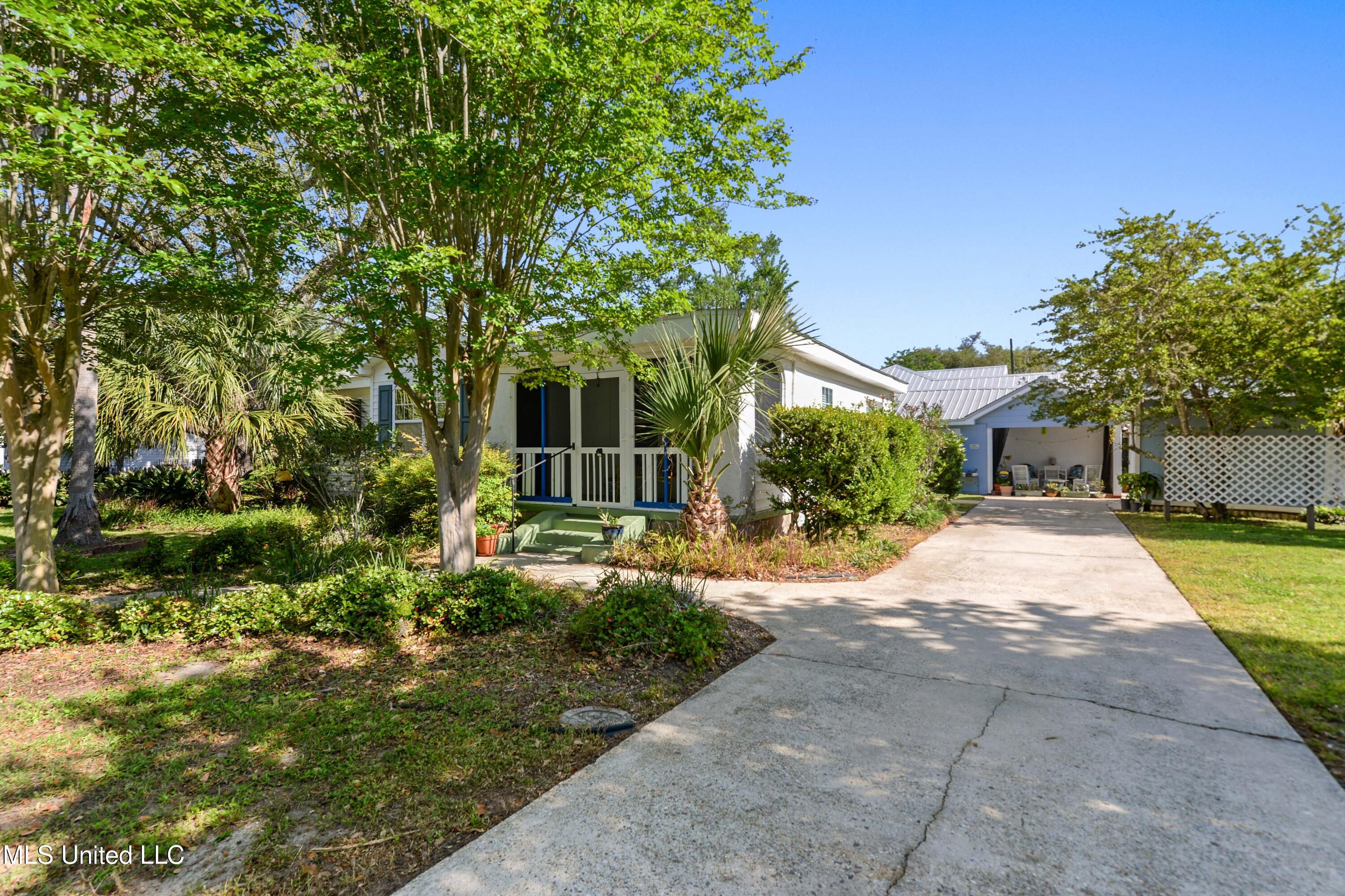 211 Demontluzin Avenue, Bay Saint Louis, Mississippi image 2