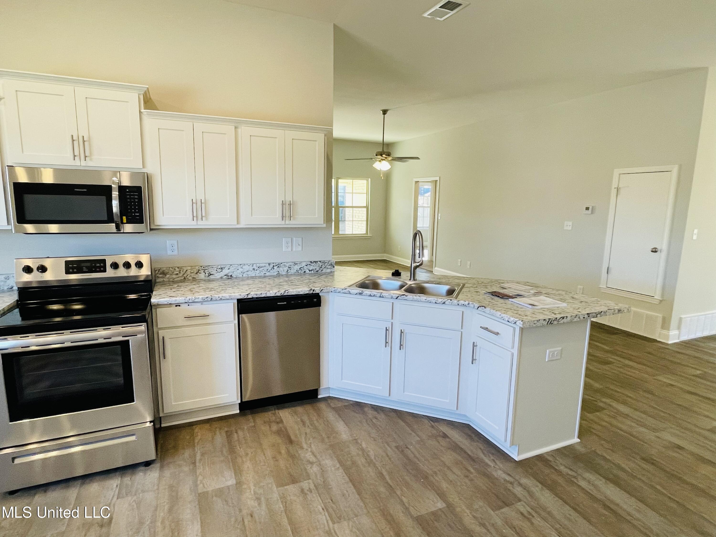 1628 Cambria Drive, Southaven, Mississippi image 16