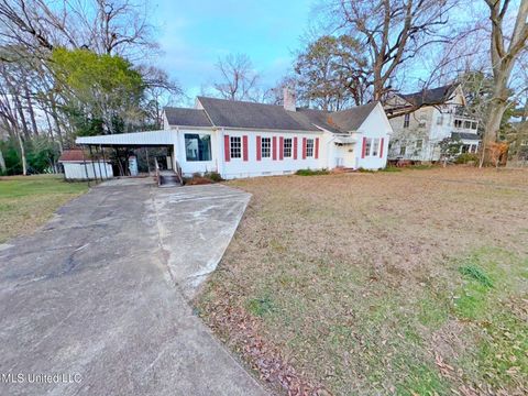 Homes For Sale - 408 Boulevard Street<br/> Lexington, MS 39095