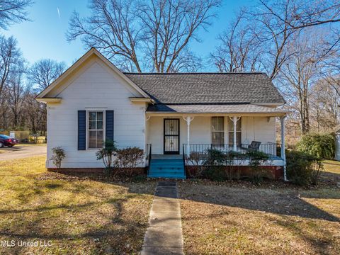 Homes For Sale - 210 Eureka Street<br/> Panola County, Batesville, MS 38606