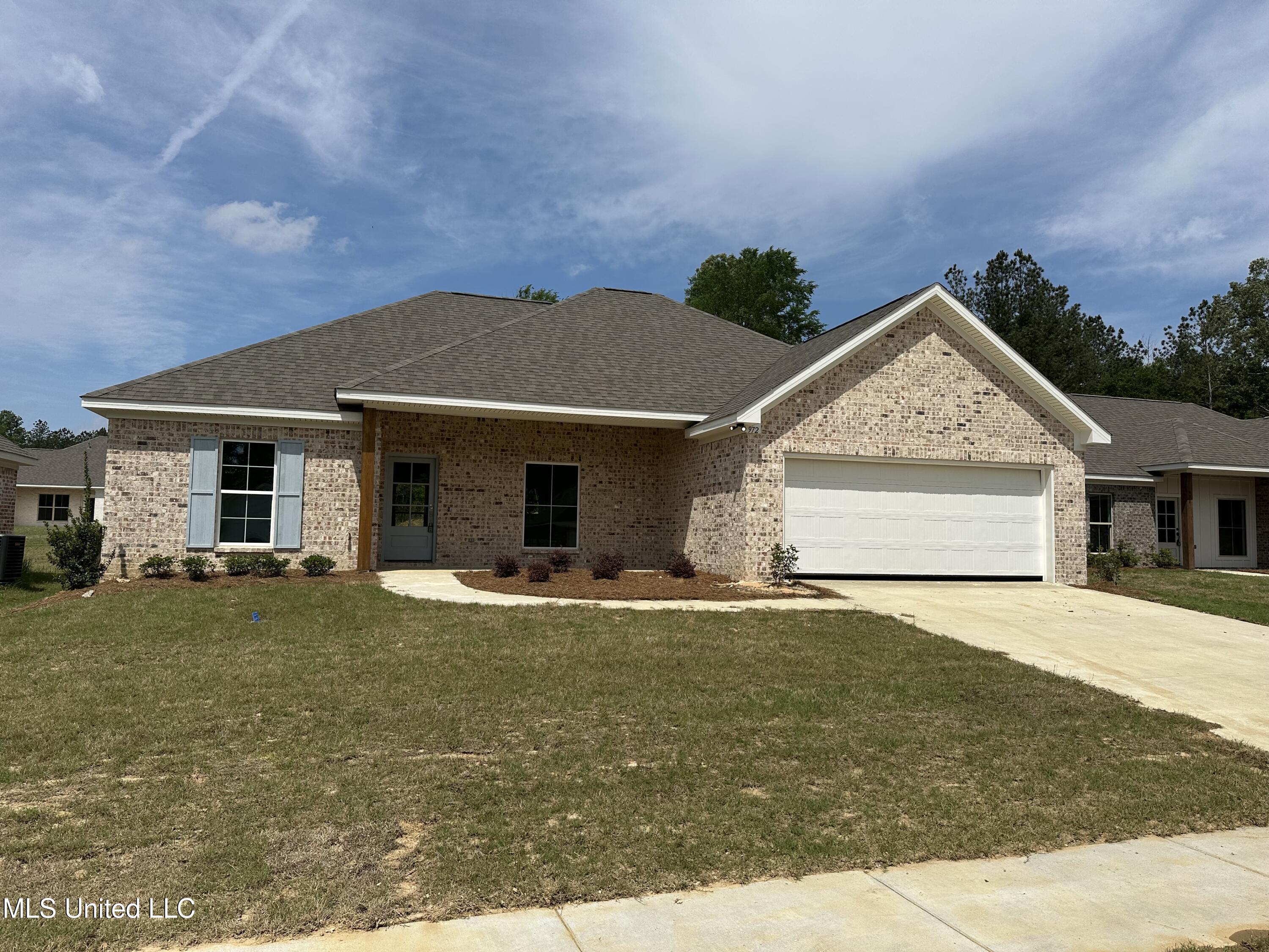 972 Riverside Lane, Pearl, Mississippi image 1