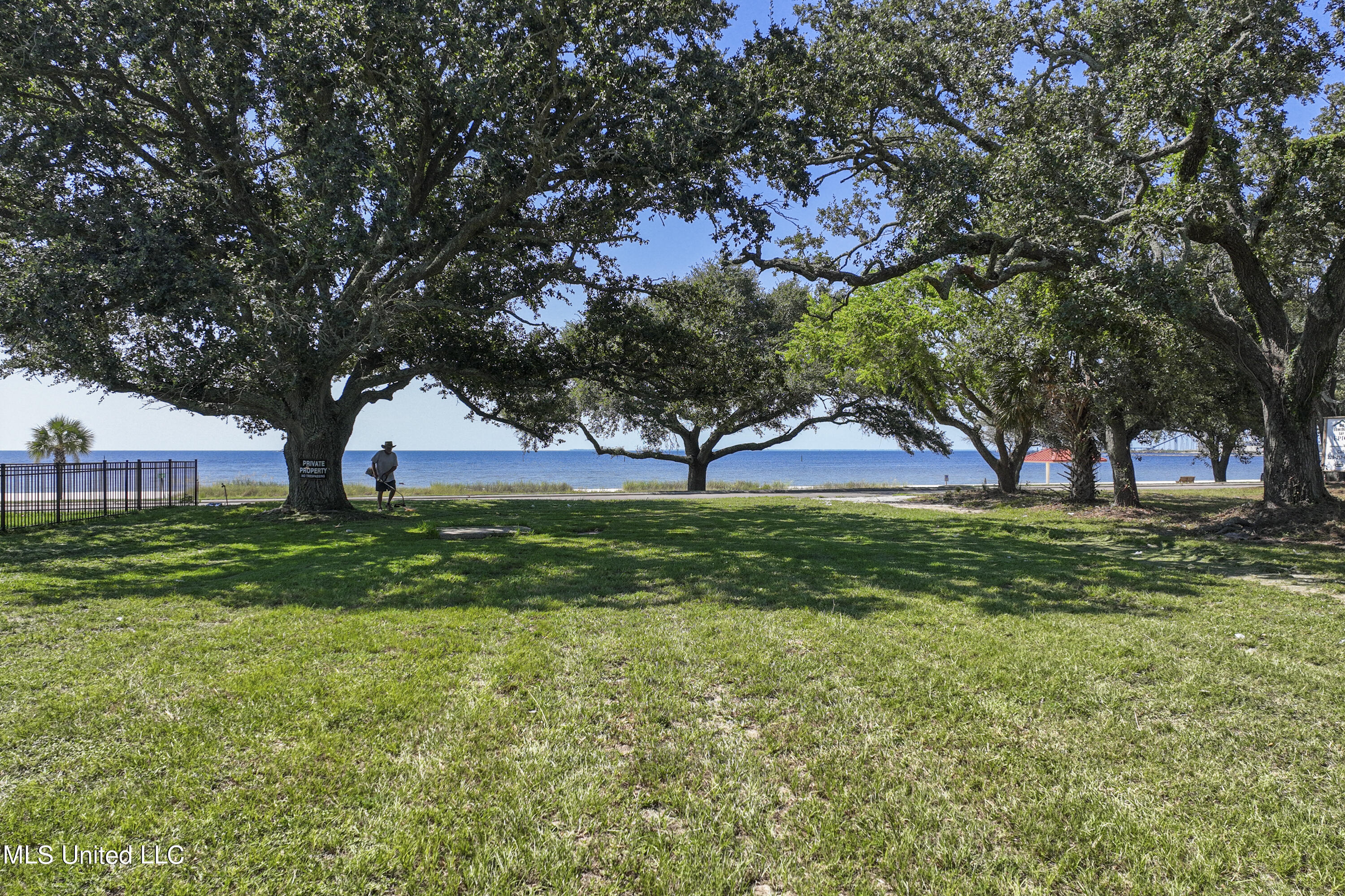 1512 E Beach Boulevard, Gulfport, Mississippi image 9