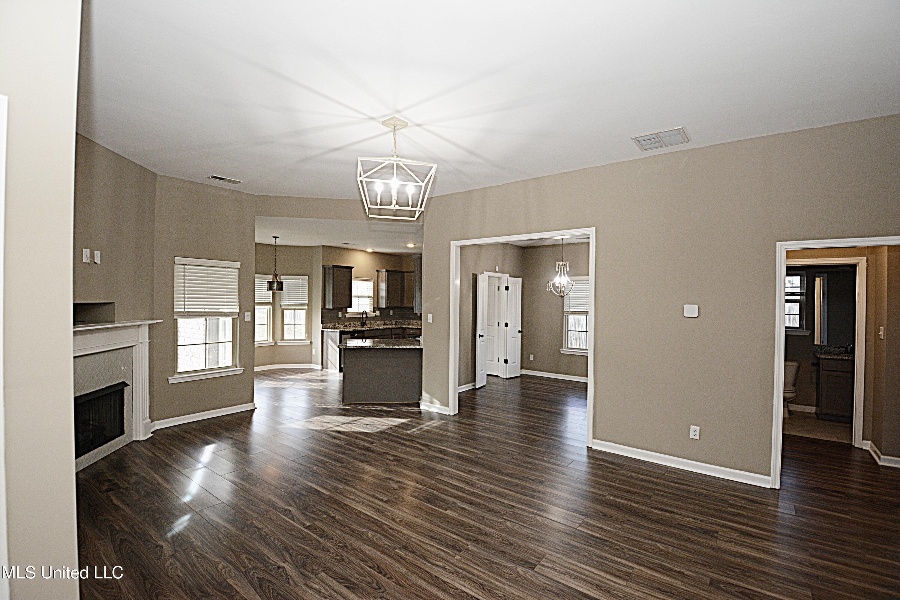 5207 Sweetwater Drive, Southaven, Mississippi image 2