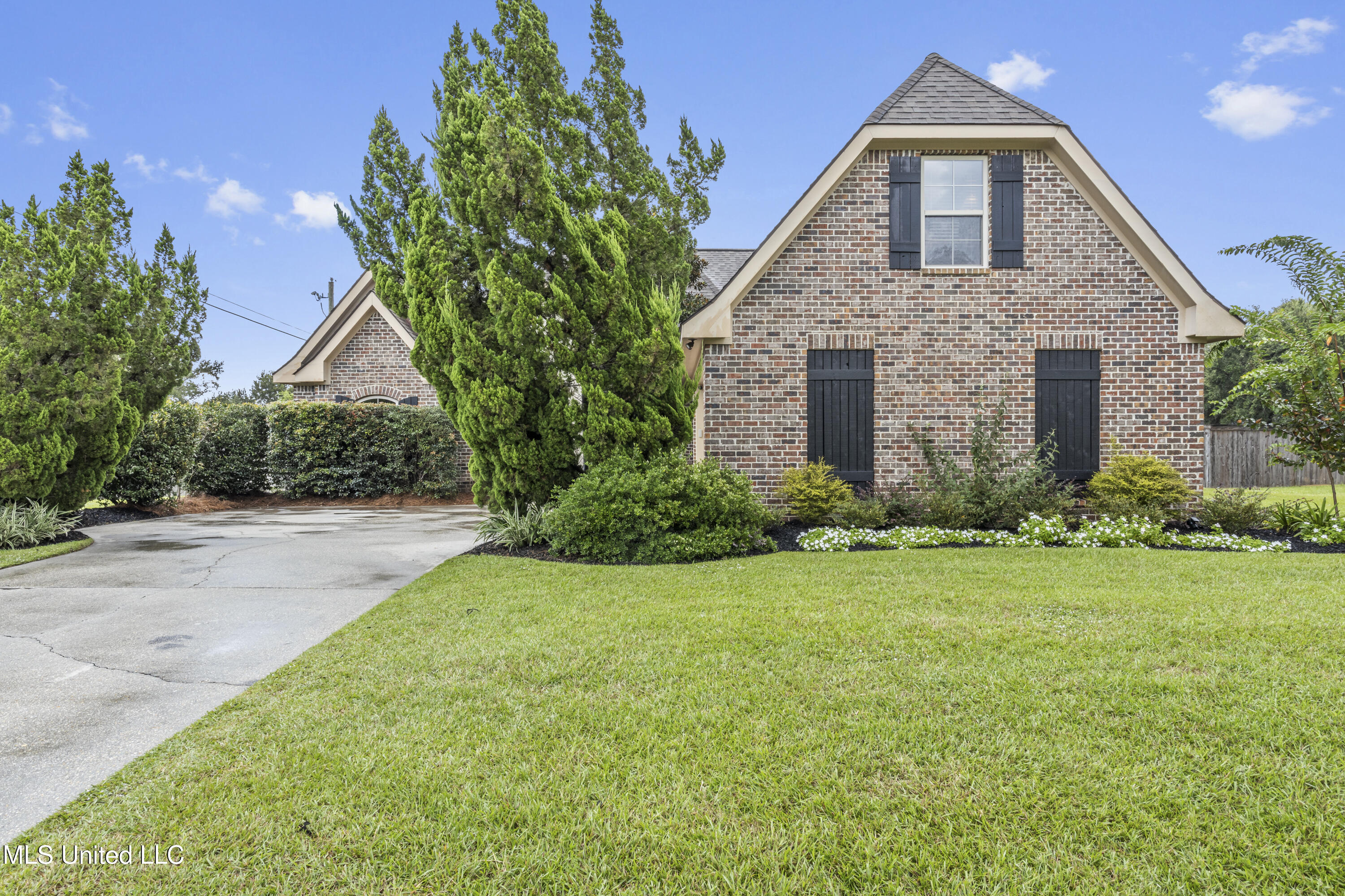 12024 Ol Oaks Drive, Gulfport, Mississippi image 2