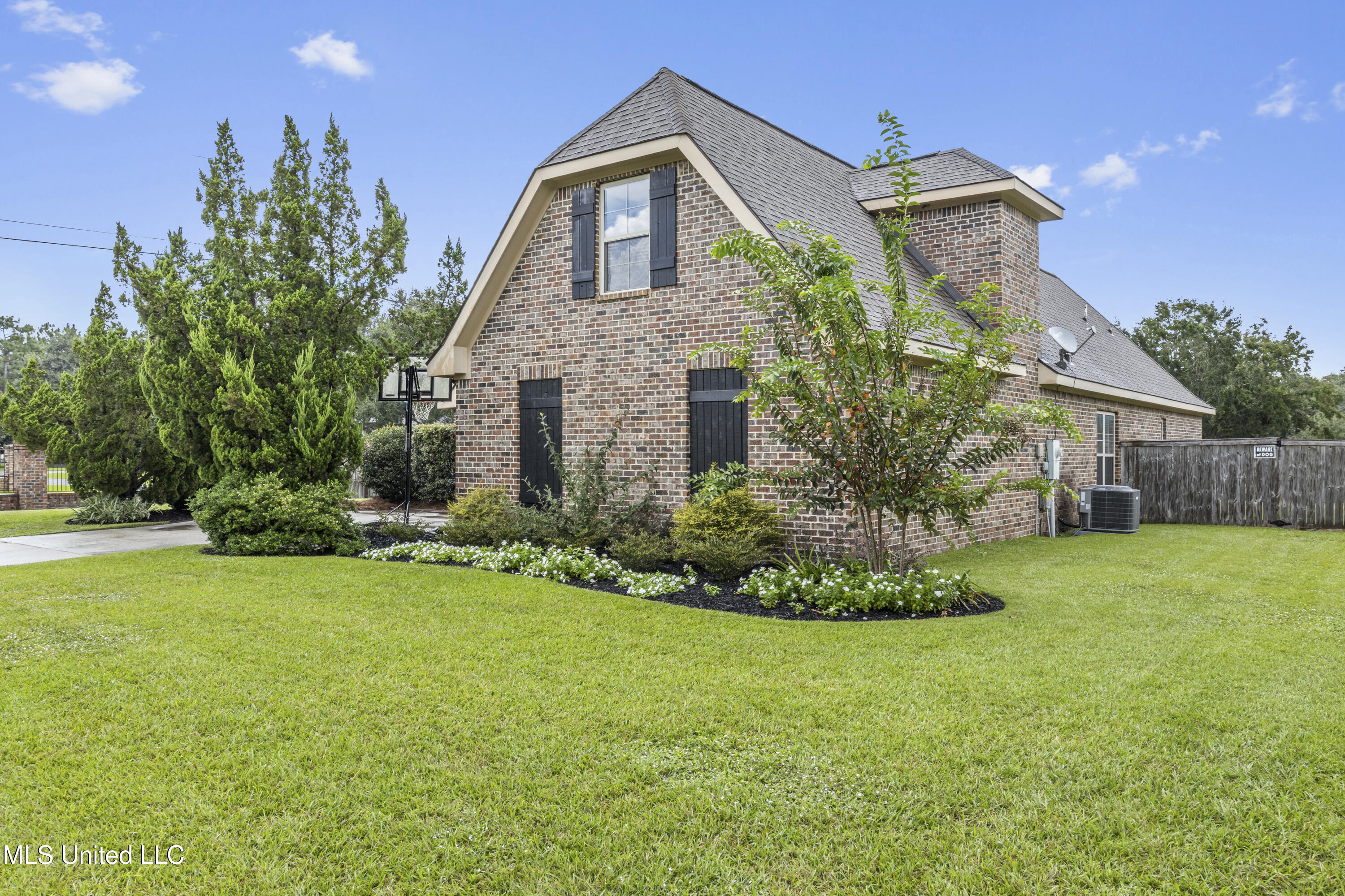 12024 Ol Oaks Drive, Gulfport, Mississippi image 4