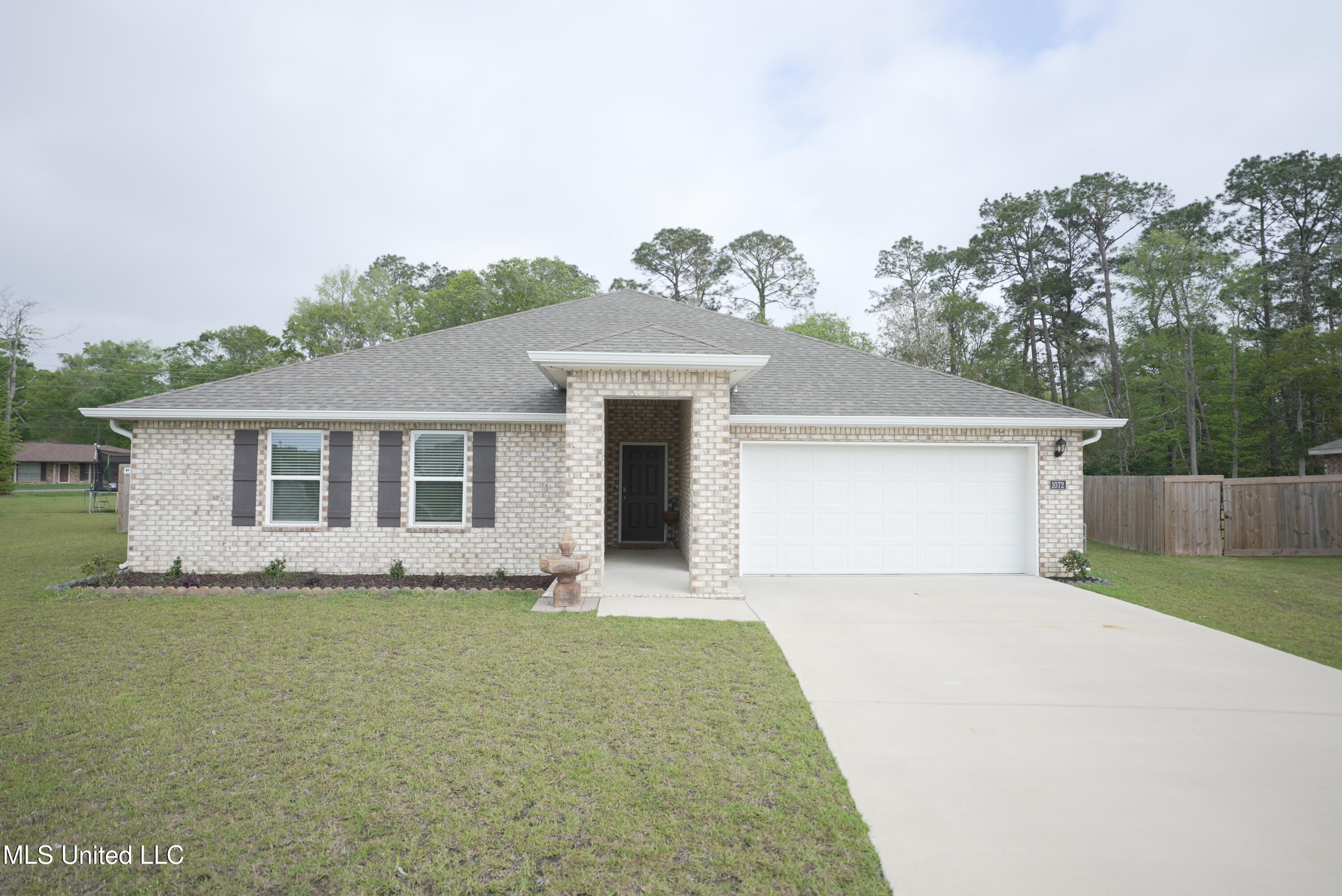 1072 Enclave Circle, Long Beach, Mississippi image 1