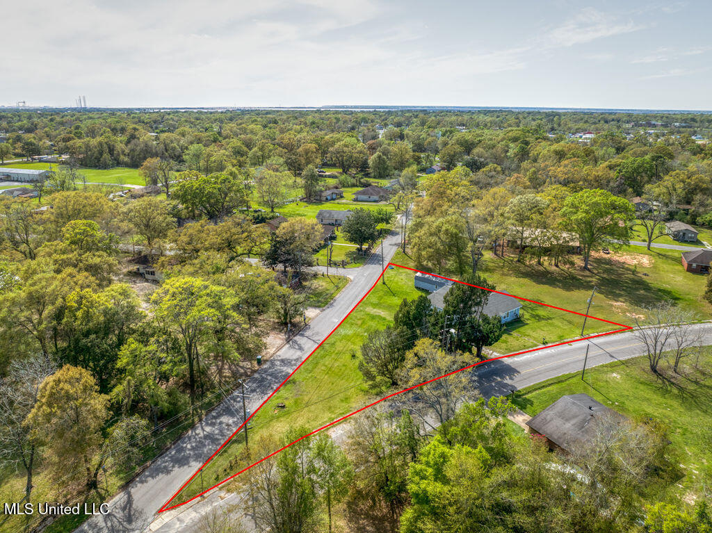 4818 Mcinnis Avenue, Moss Point, Mississippi image 3