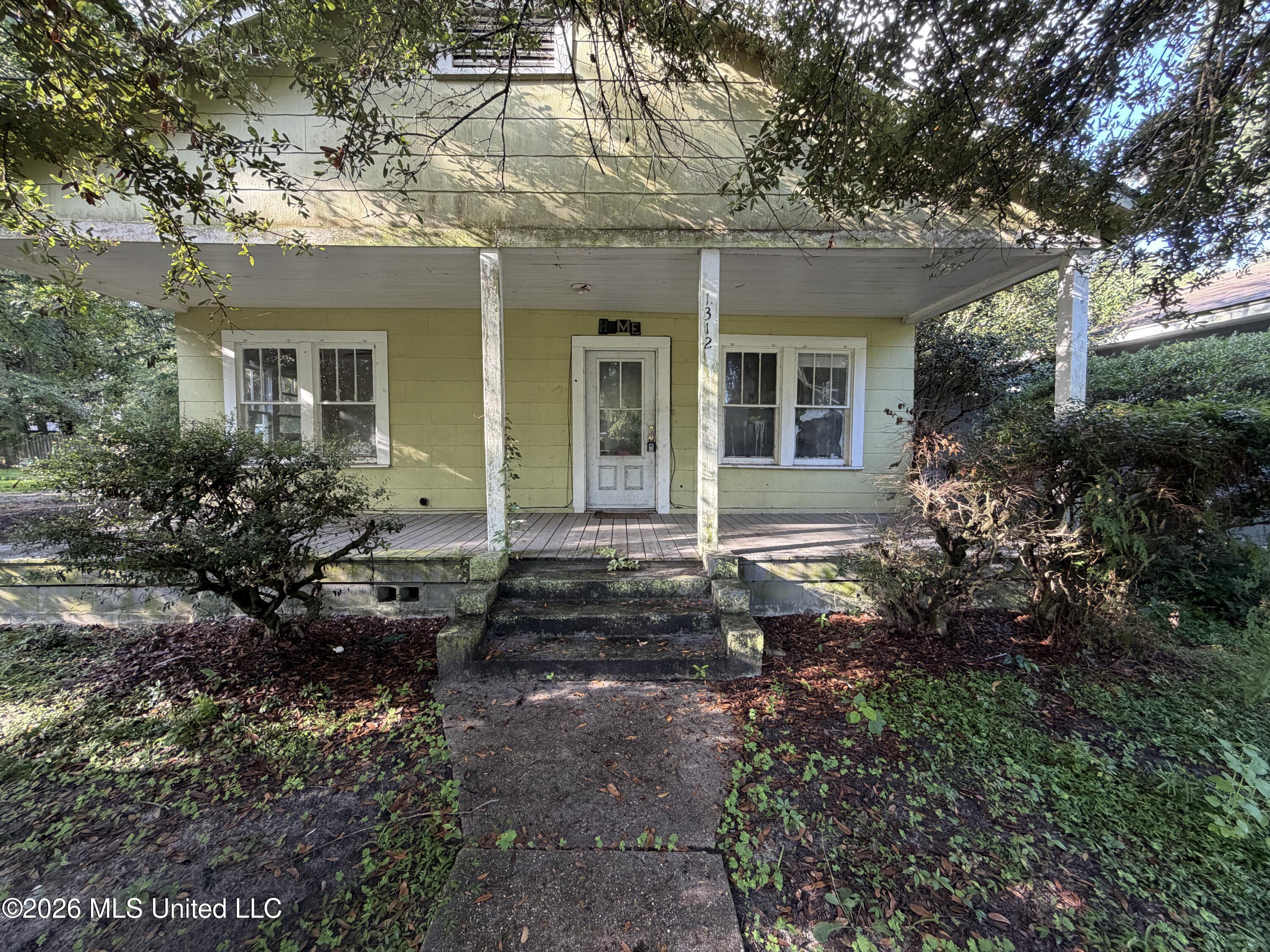 Photo 1 of 21 — 1312 Polk Avenue, Pascagoula, MS 39567
