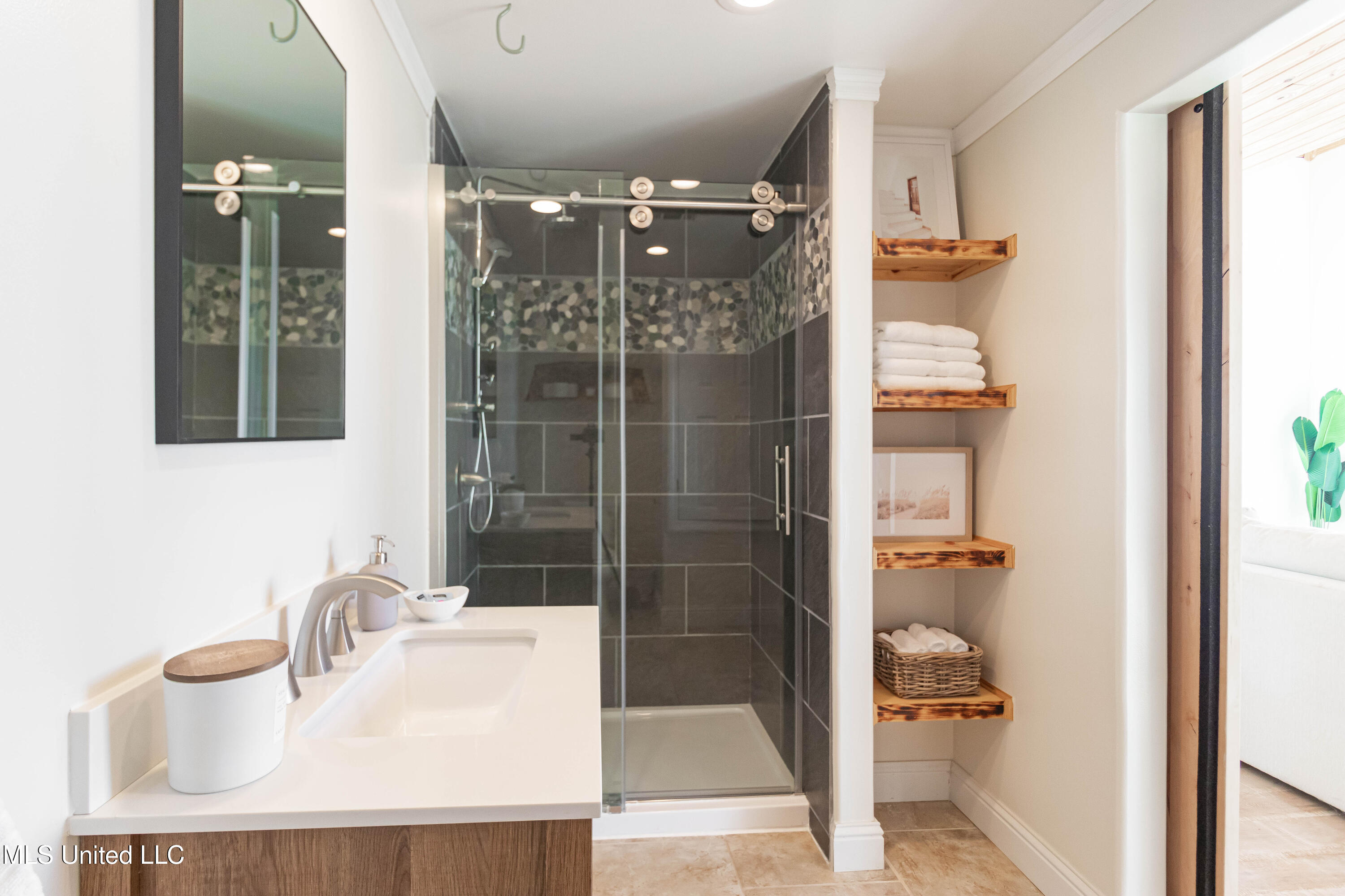 6717 Belle Fontaine Drive, Ocean Springs, Mississippi image 32