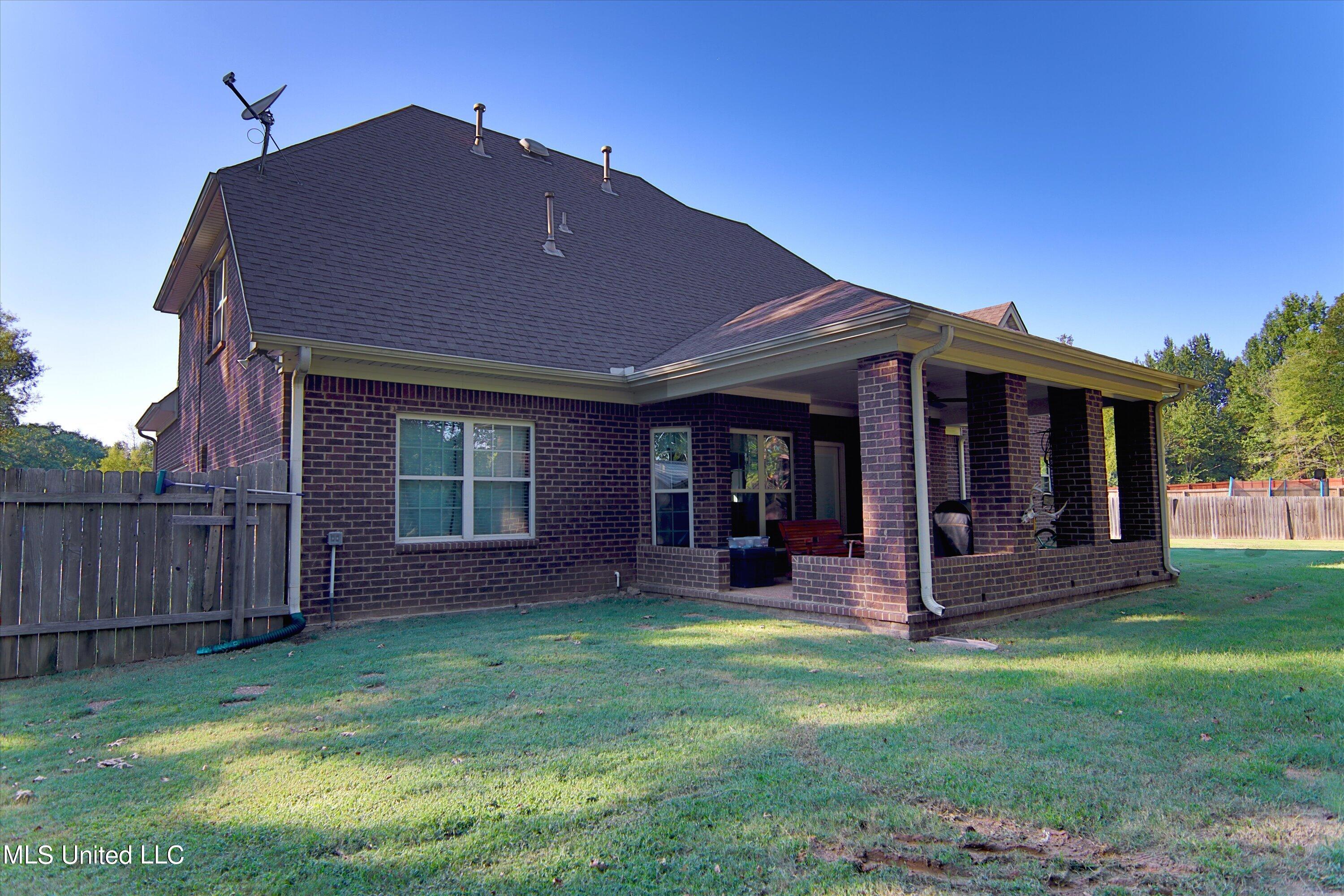 6046 Castleton Cove, Olive Branch, Mississippi image 4