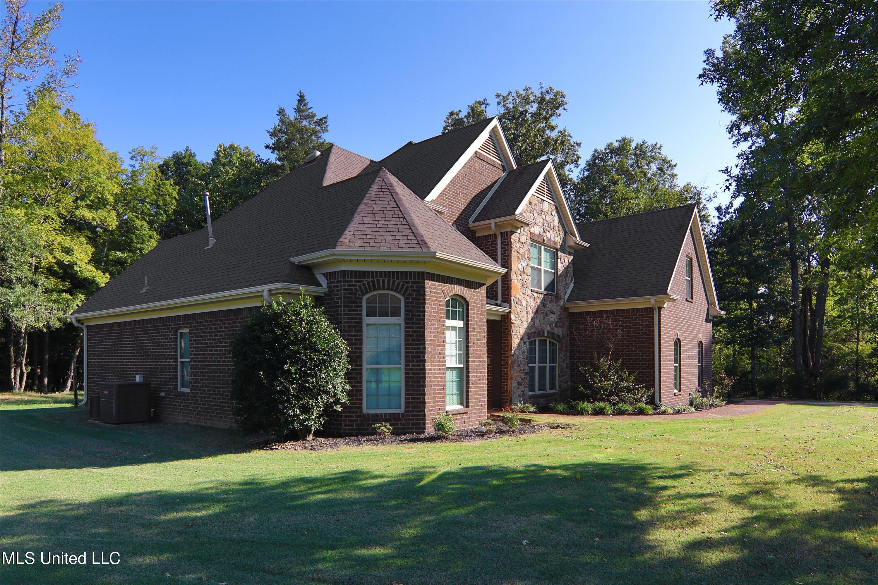 6046 Castleton Cove, Olive Branch, Mississippi image 3