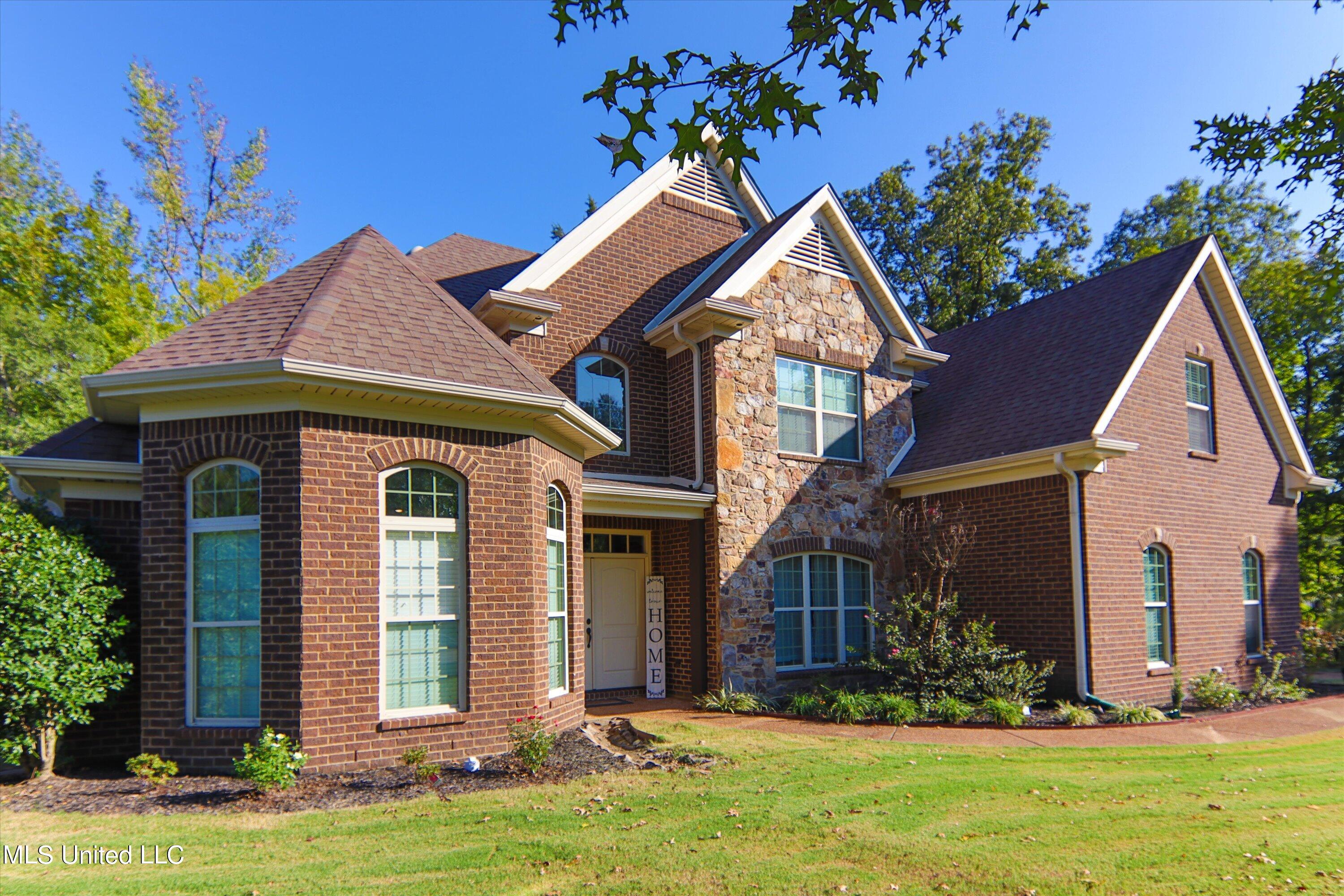 6046 Castleton Cove, Olive Branch, Mississippi image 2