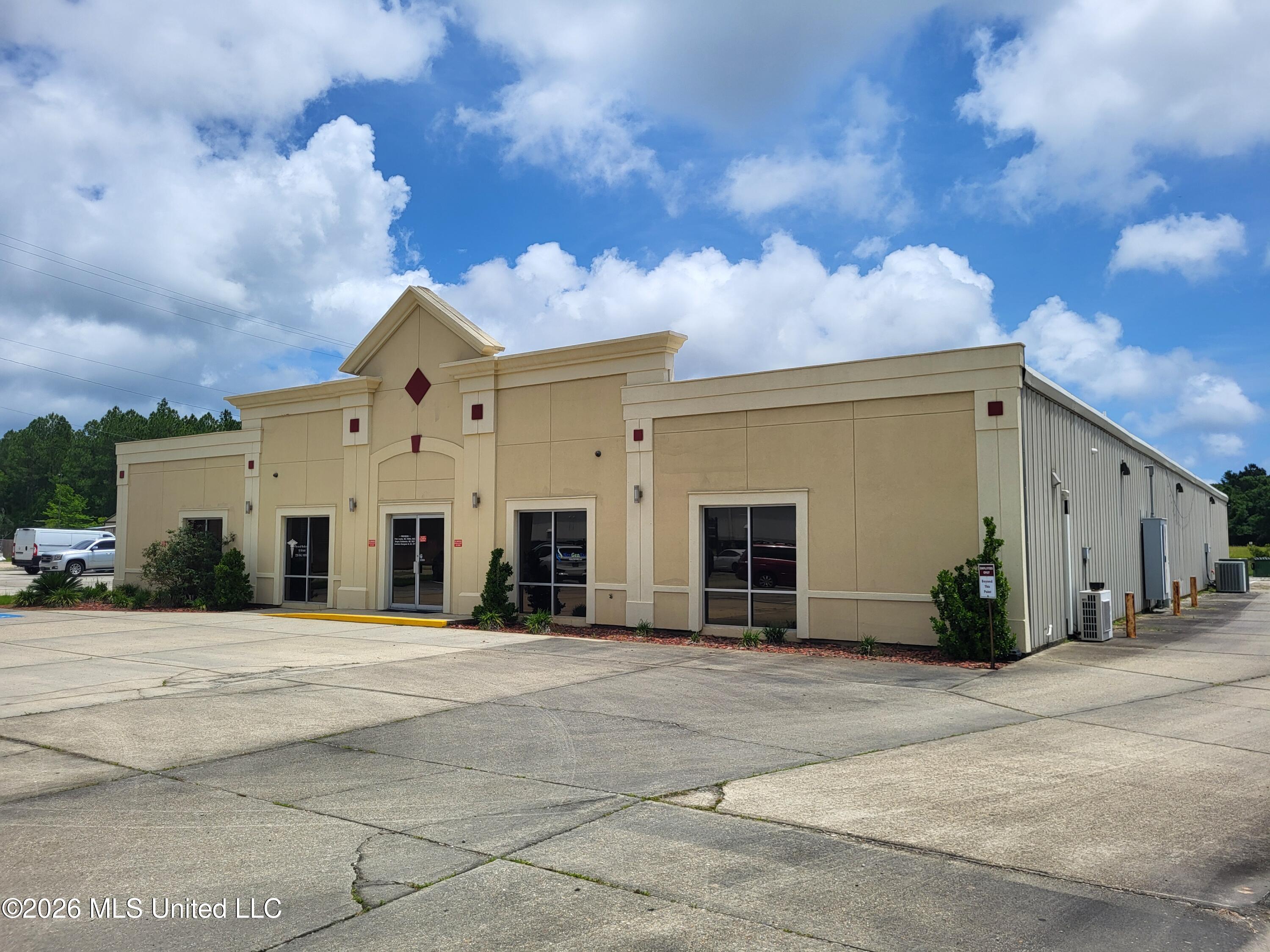 9344 Three Rivers Rd, Gulfport, MS 39503