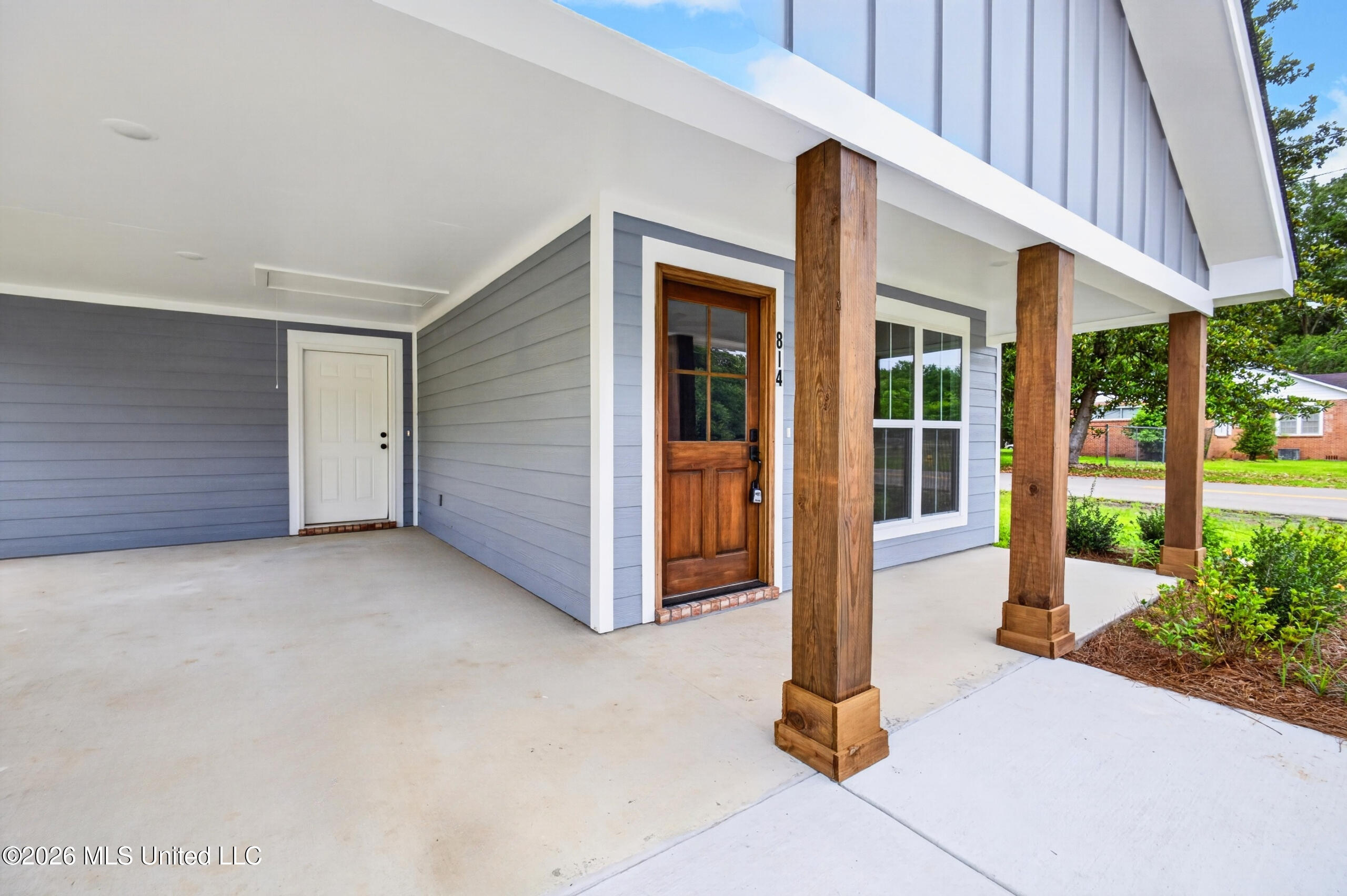 814 W 7th Street