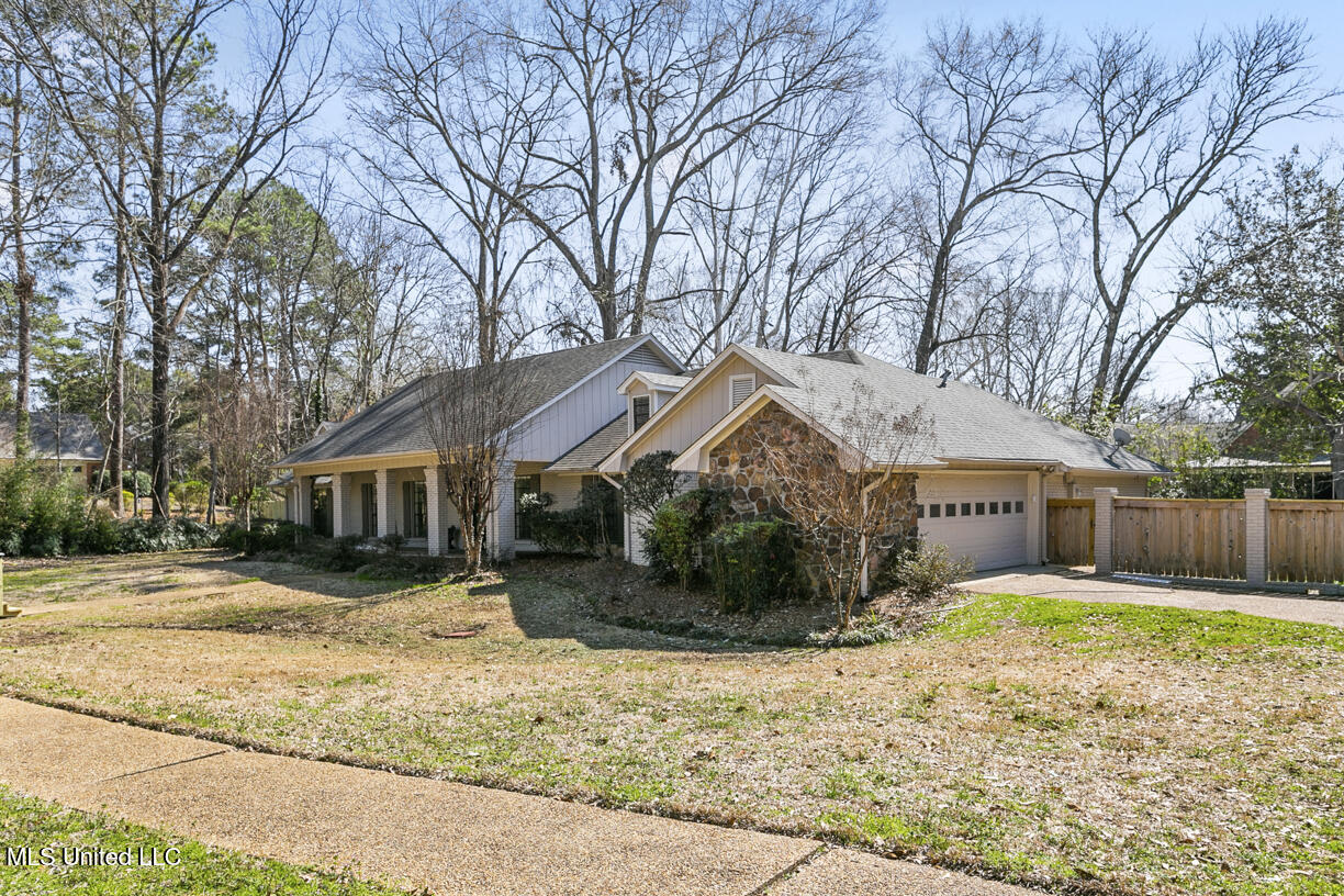 209 Brae Burn Drive, Jackson, Mississippi image 3