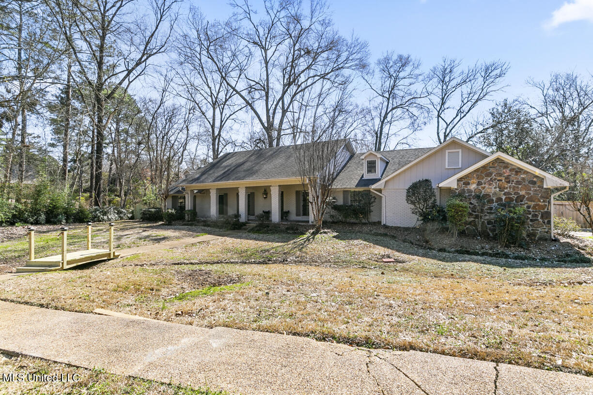 209 Brae Burn Drive, Jackson, Mississippi image 2