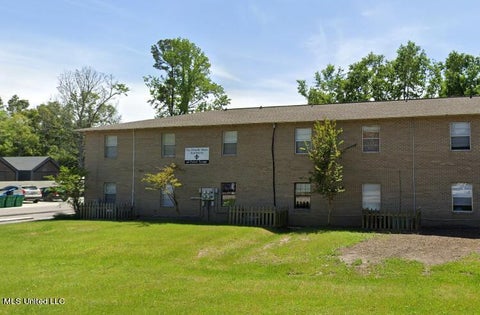 Multifamily For Rent - 318 Porter Avenue<br/> Ocean Springs, MS 39564