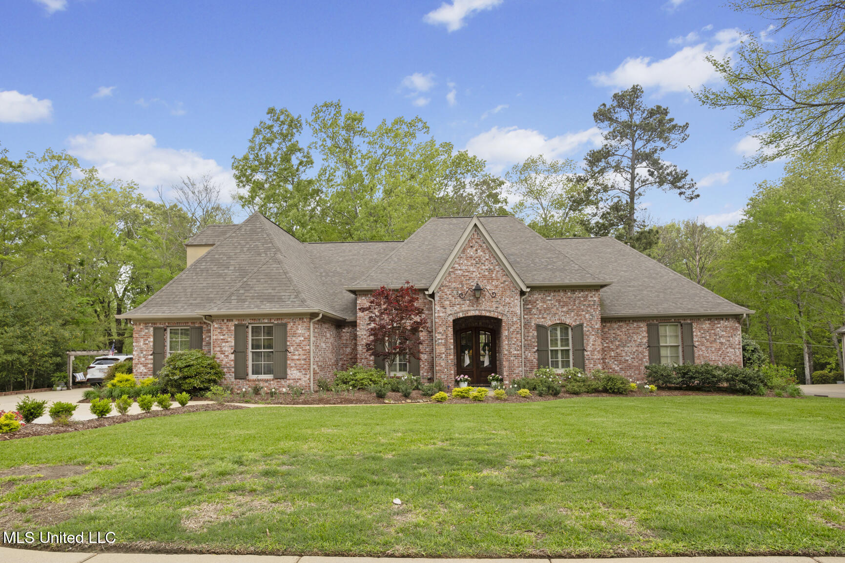 105 Selby Drive, Madison, Mississippi image 2