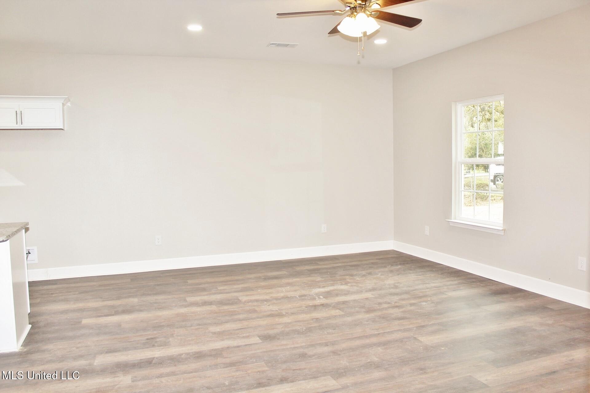 117 W Magnolia Street, Lucedale, Mississippi image 3