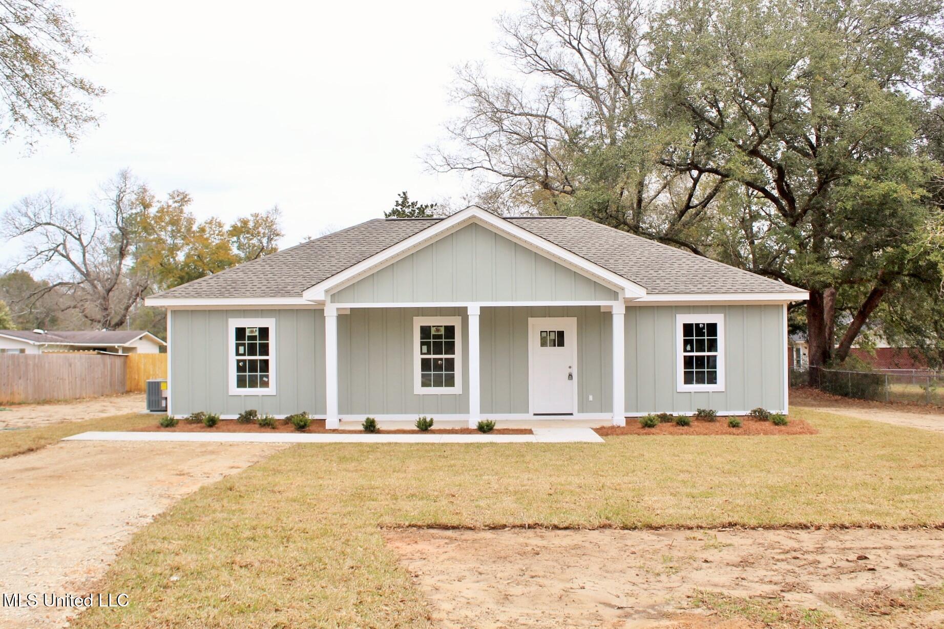 117 W Magnolia Street, Lucedale, Mississippi image 1