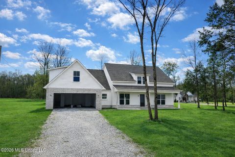 Homes For Sale - 213 Dogwood Road<br/> Marshall County, Byhalia, MS 38611