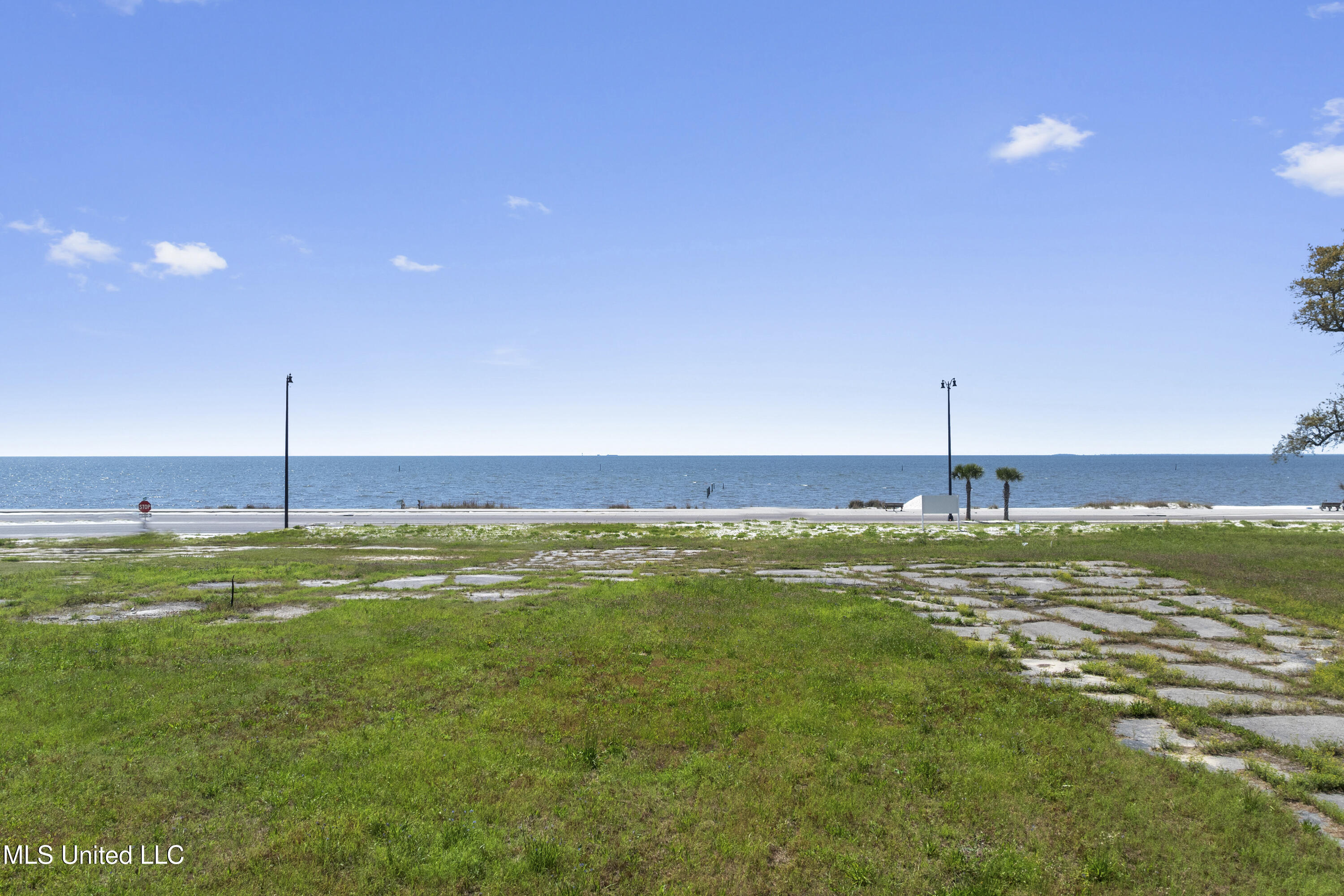 830 Beach Drive, Gulfport, Mississippi image 14