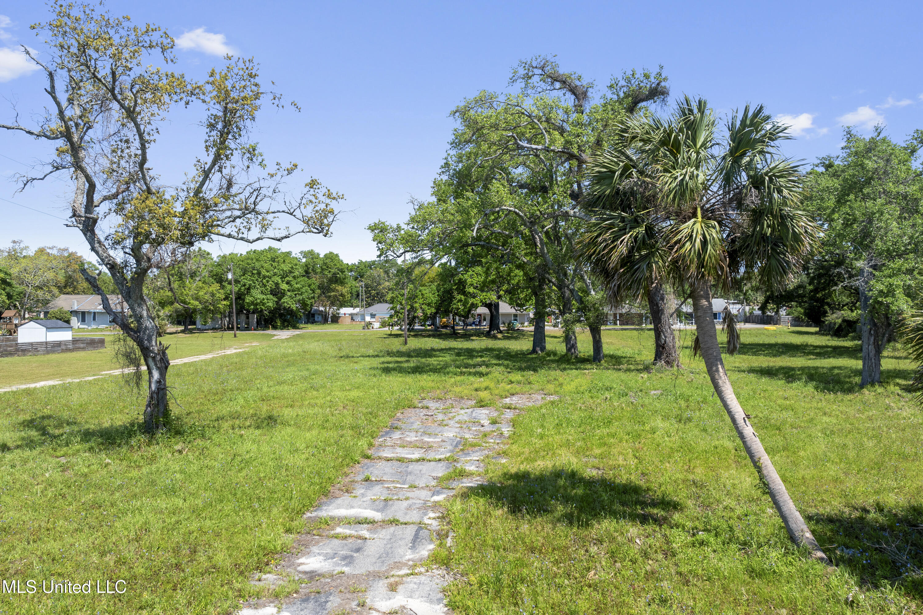 830 Beach Drive, Gulfport, Mississippi image 13