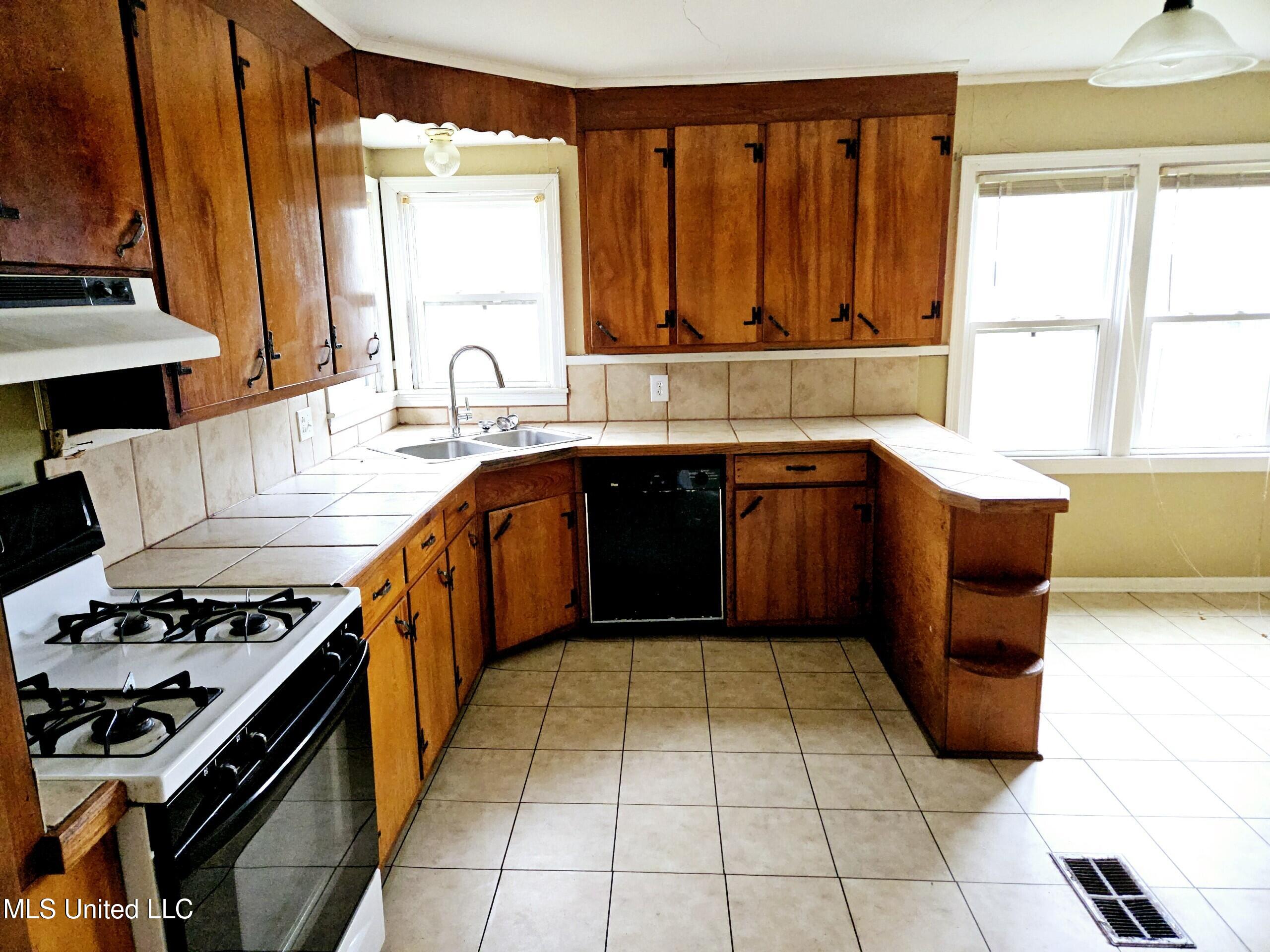 402 Newton Street, Crystal Springs, Mississippi image 4