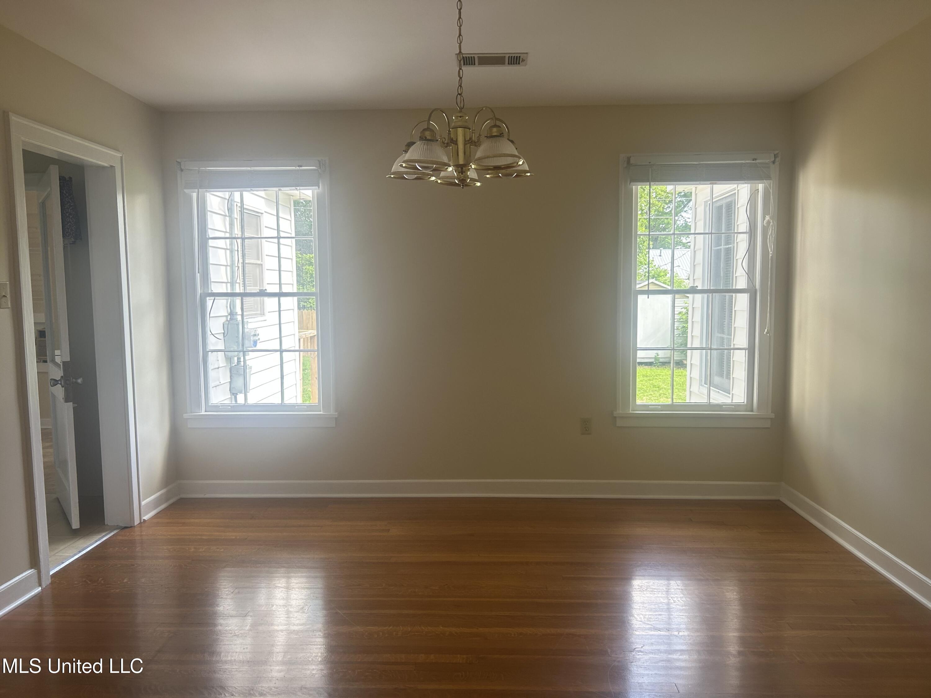501 W Jefferson Avenue, Greenwood, Mississippi image 4