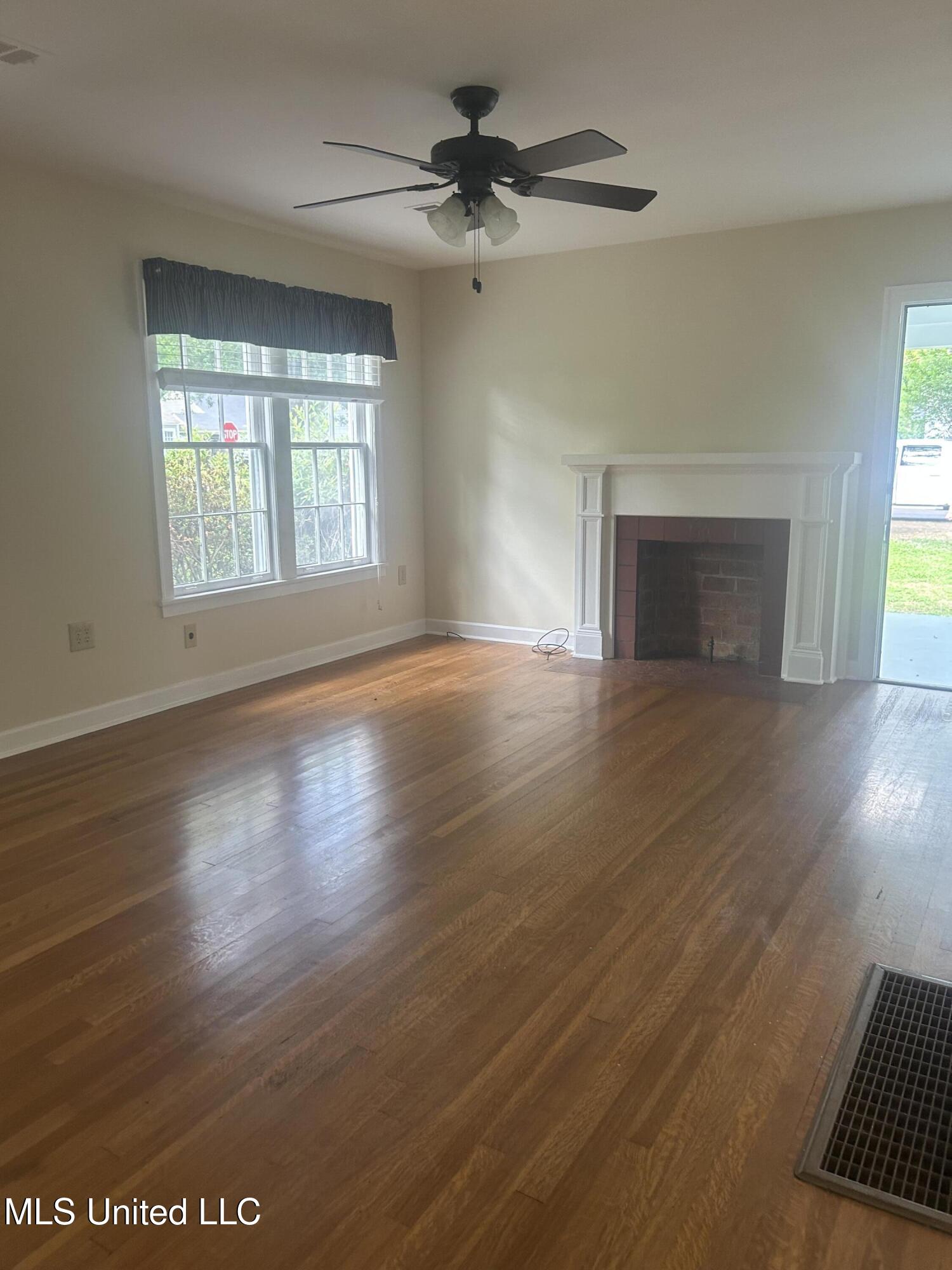 501 W Jefferson Avenue, Greenwood, Mississippi image 2