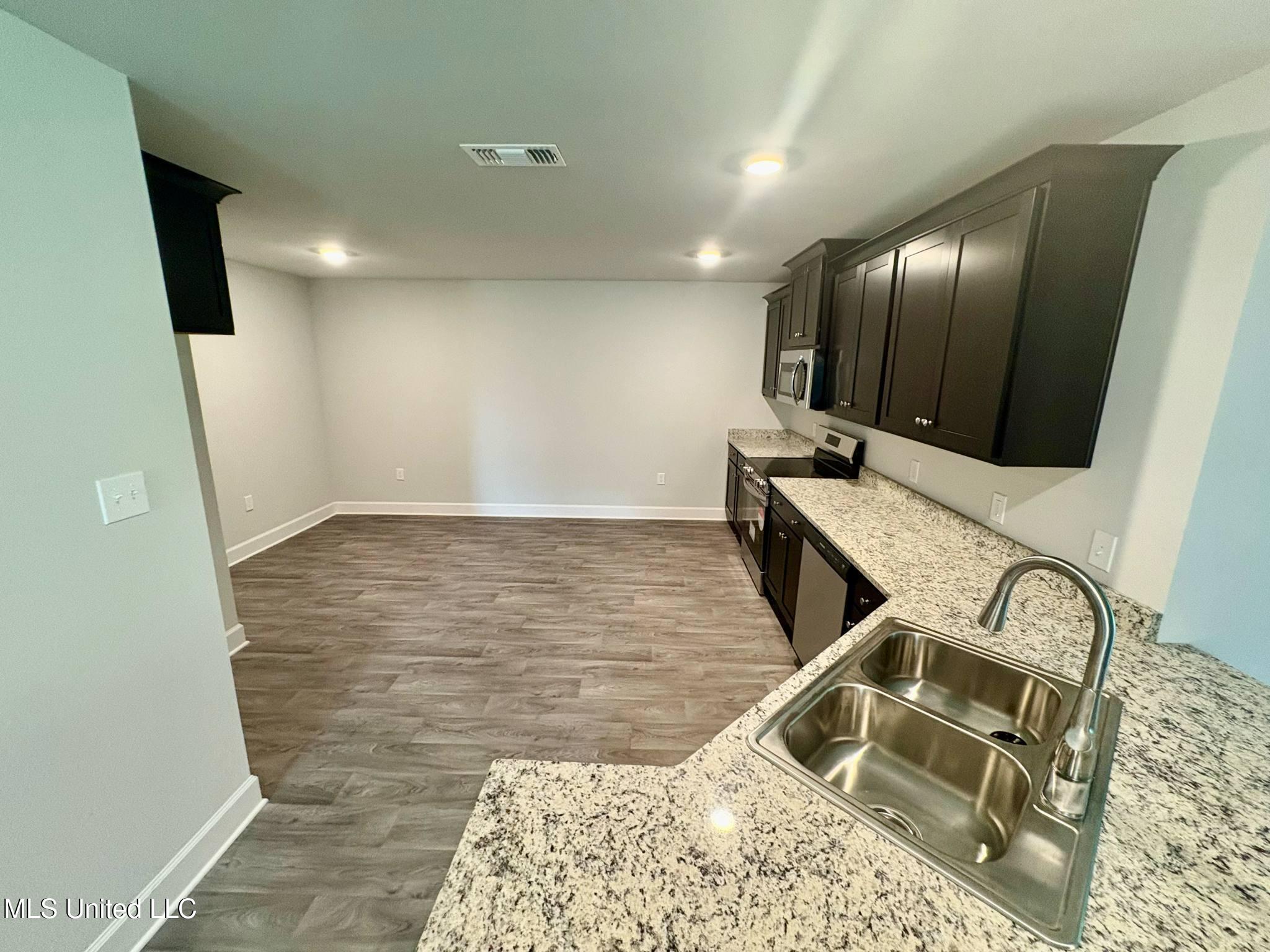 18052 Tiffany Renee Drive, Gulfport, Mississippi image 5