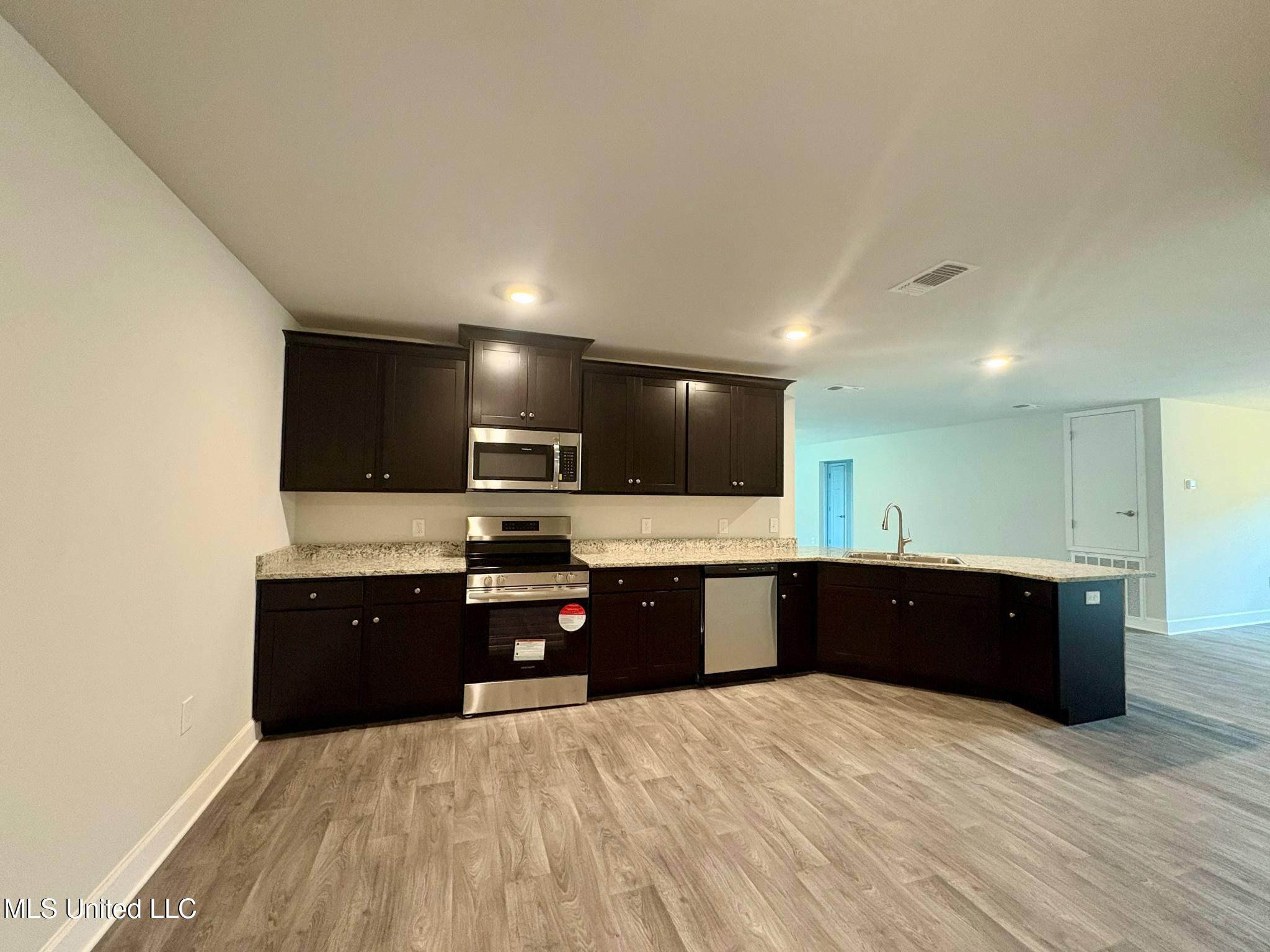 18052 Tiffany Renee Drive, Gulfport, Mississippi image 3