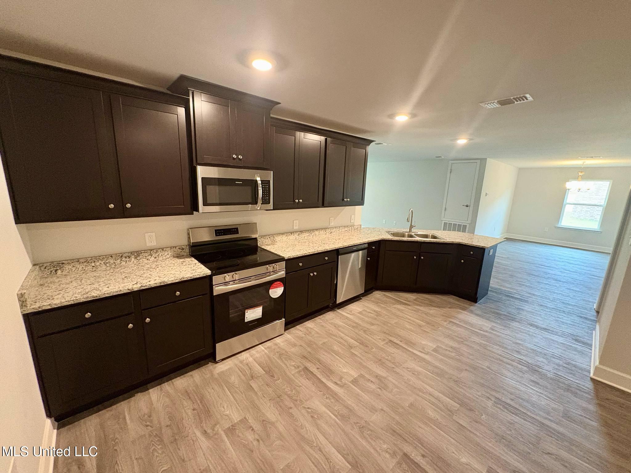18052 Tiffany Renee Drive, Gulfport, Mississippi image 2