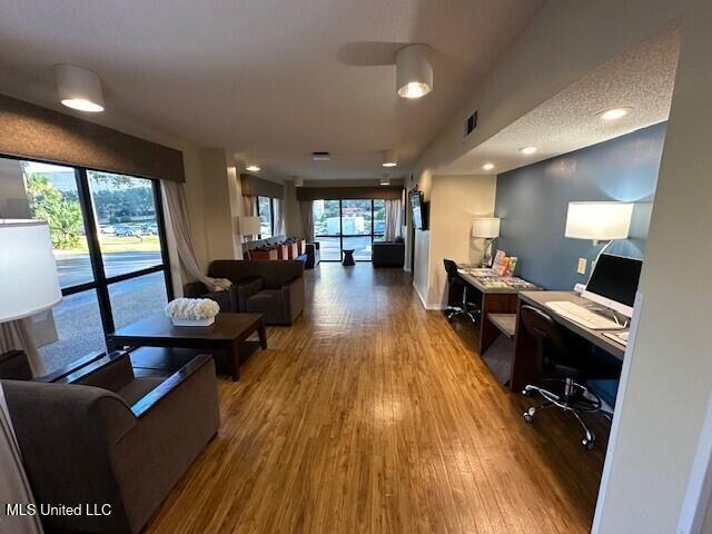 Biloxi, Mississippi 39530, United States, ,Commercial,Active,18395