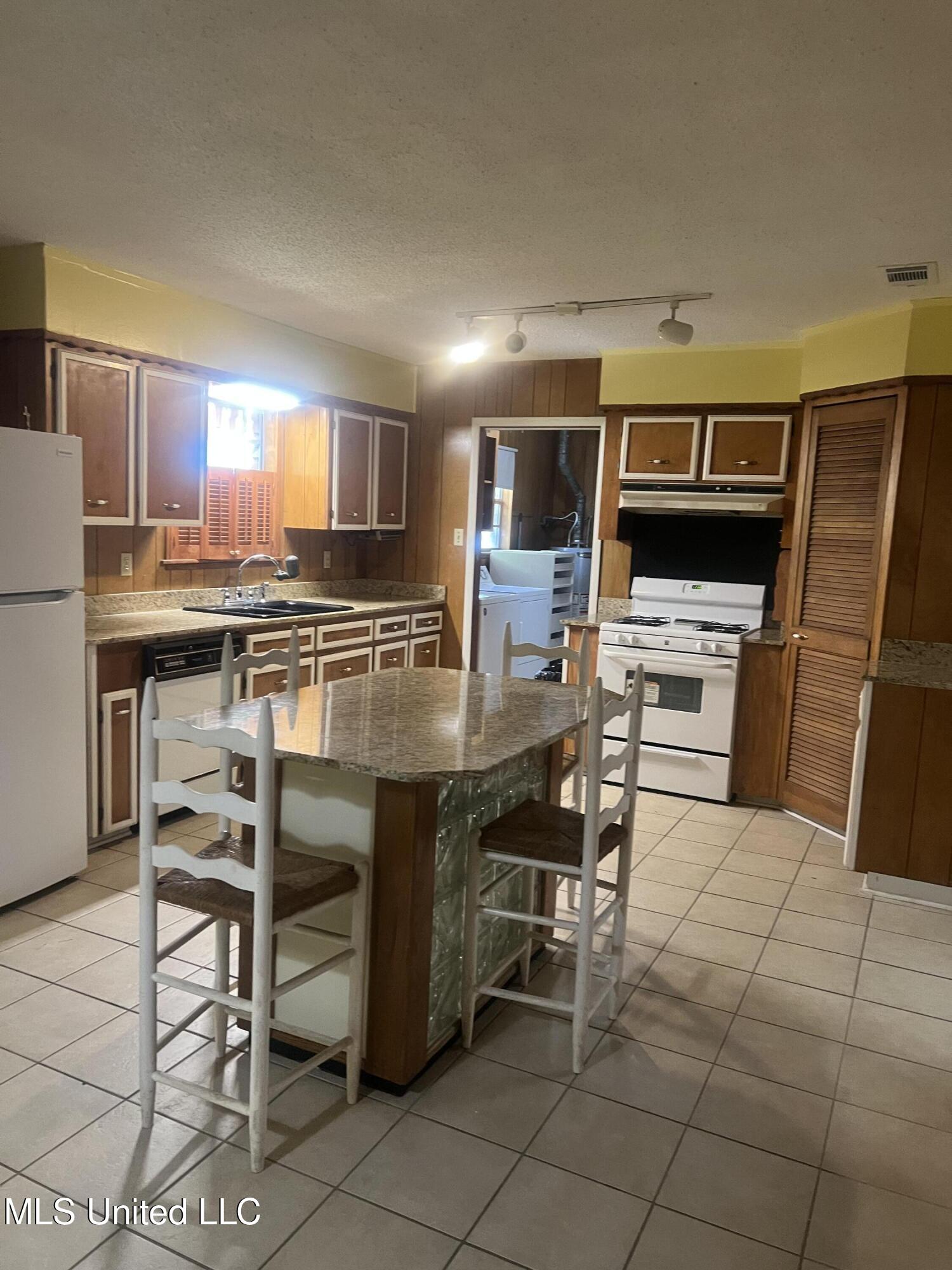 241 Iroquois Street, Biloxi, Mississippi image 7