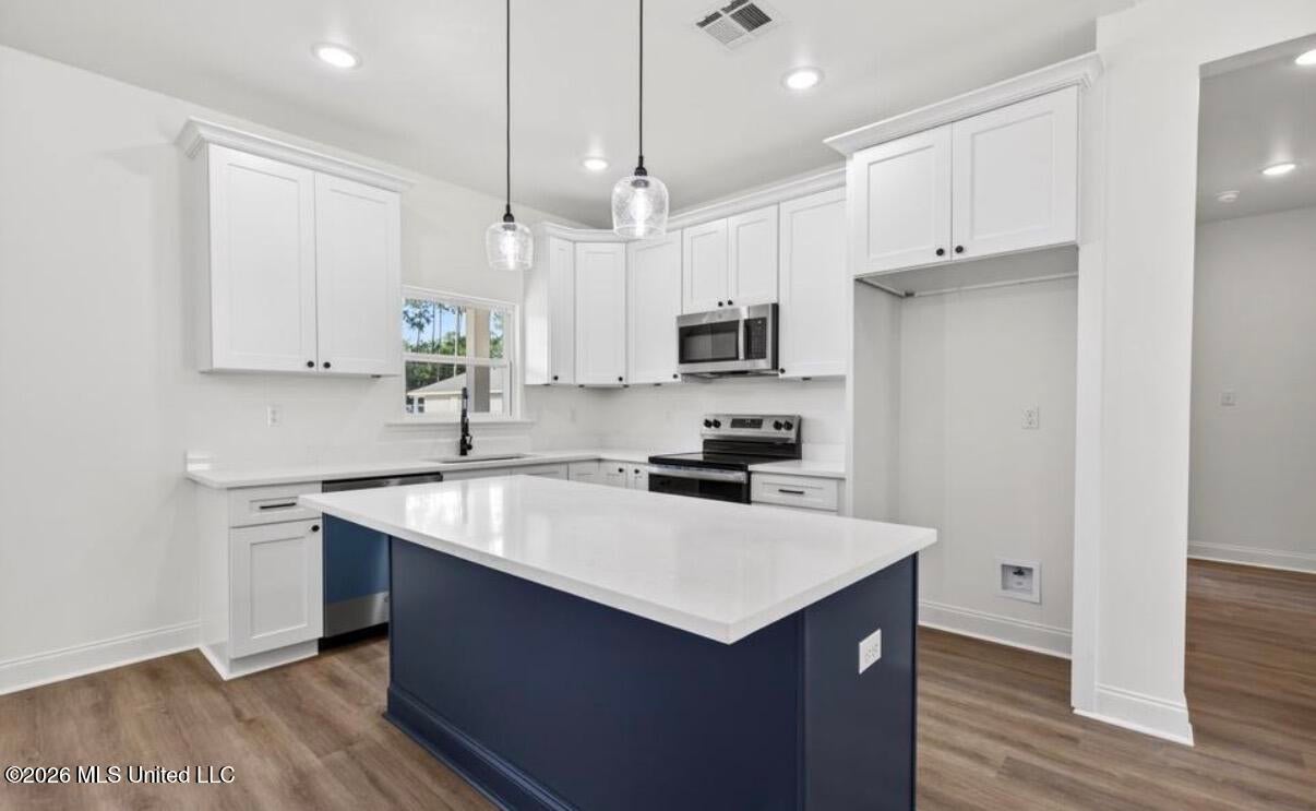 1104 Sycamore Street - Photo 2