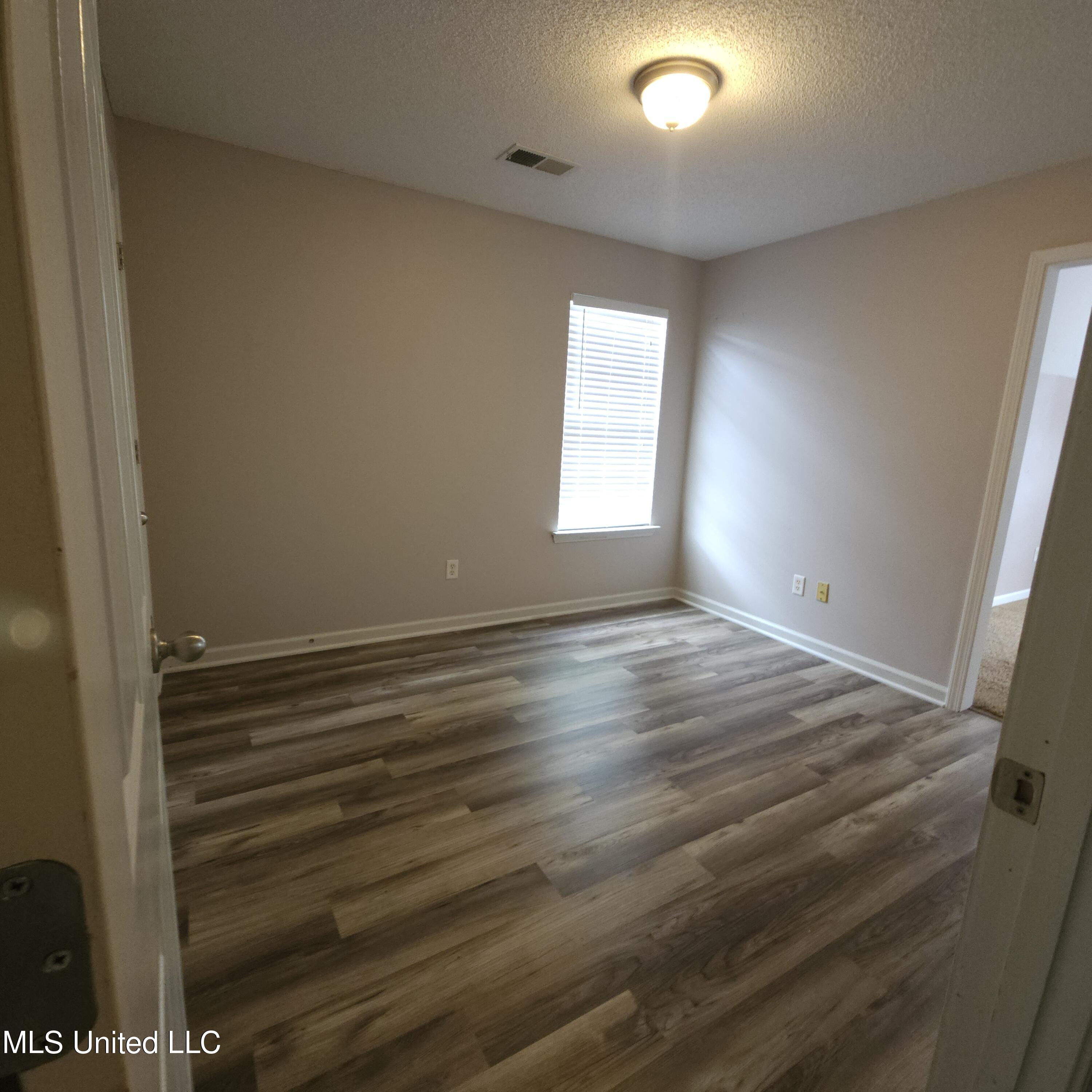 1116 Warwick Place, Southaven, Mississippi image 14