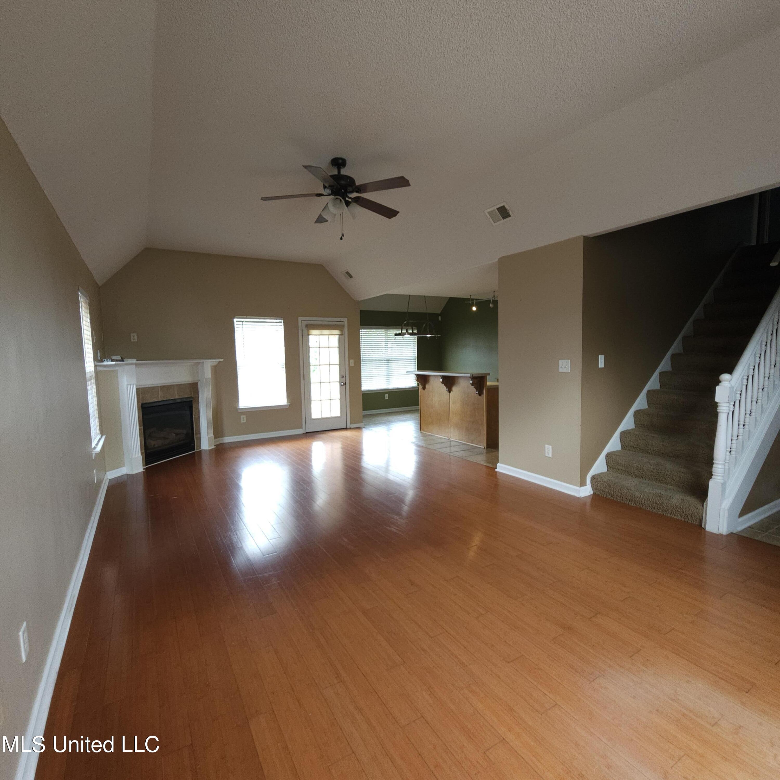 1116 Warwick Place, Southaven, Mississippi image 2