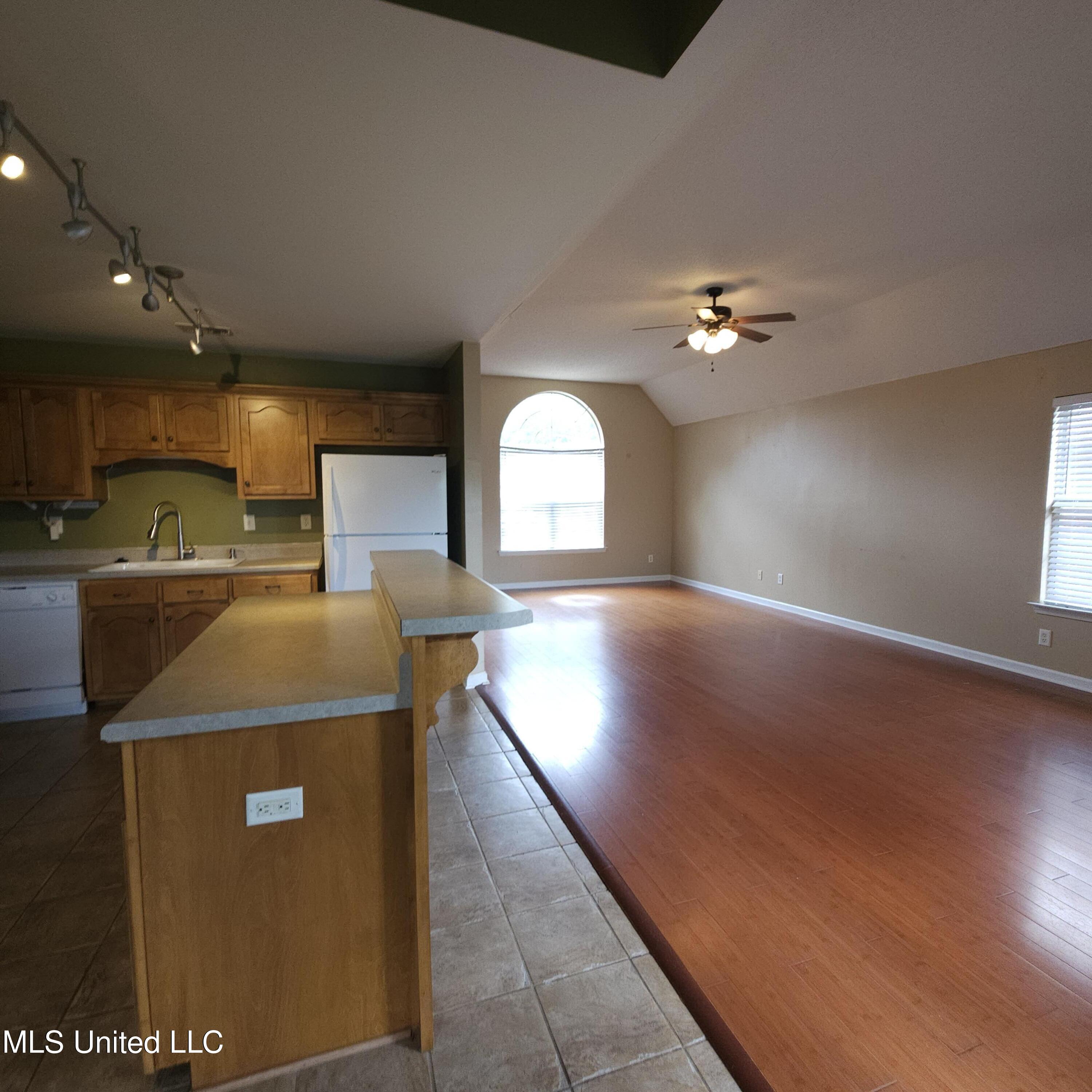 1116 Warwick Place, Southaven, Mississippi image 4