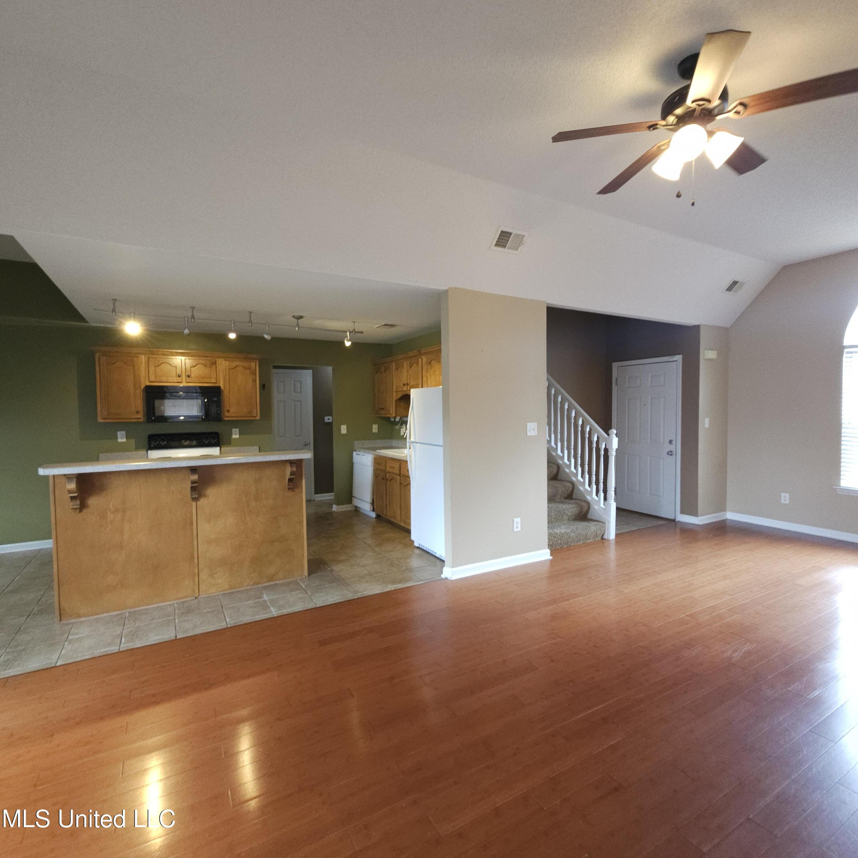 1116 Warwick Place, Southaven, Mississippi image 3